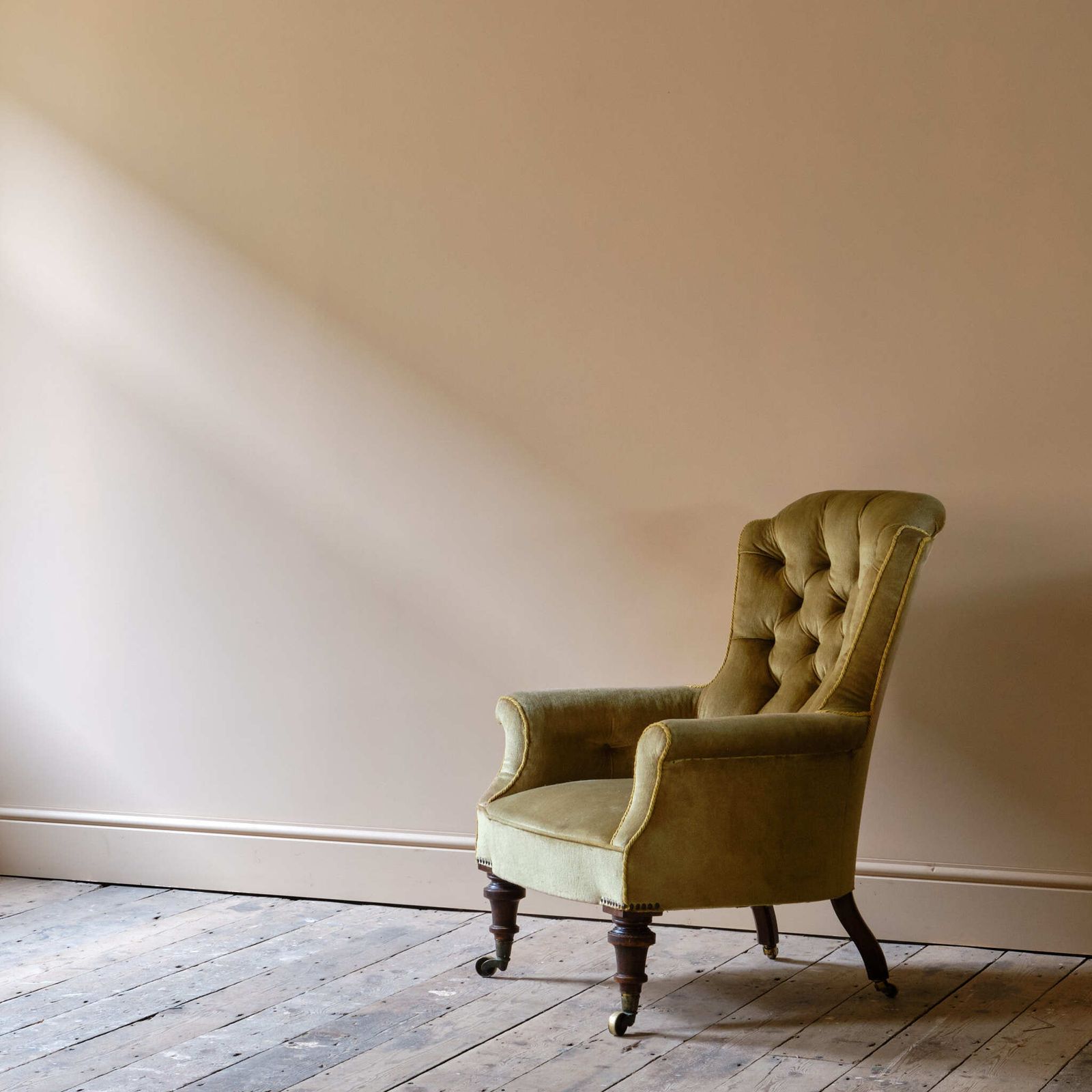 photo furniture 19th Century Country House Armchair