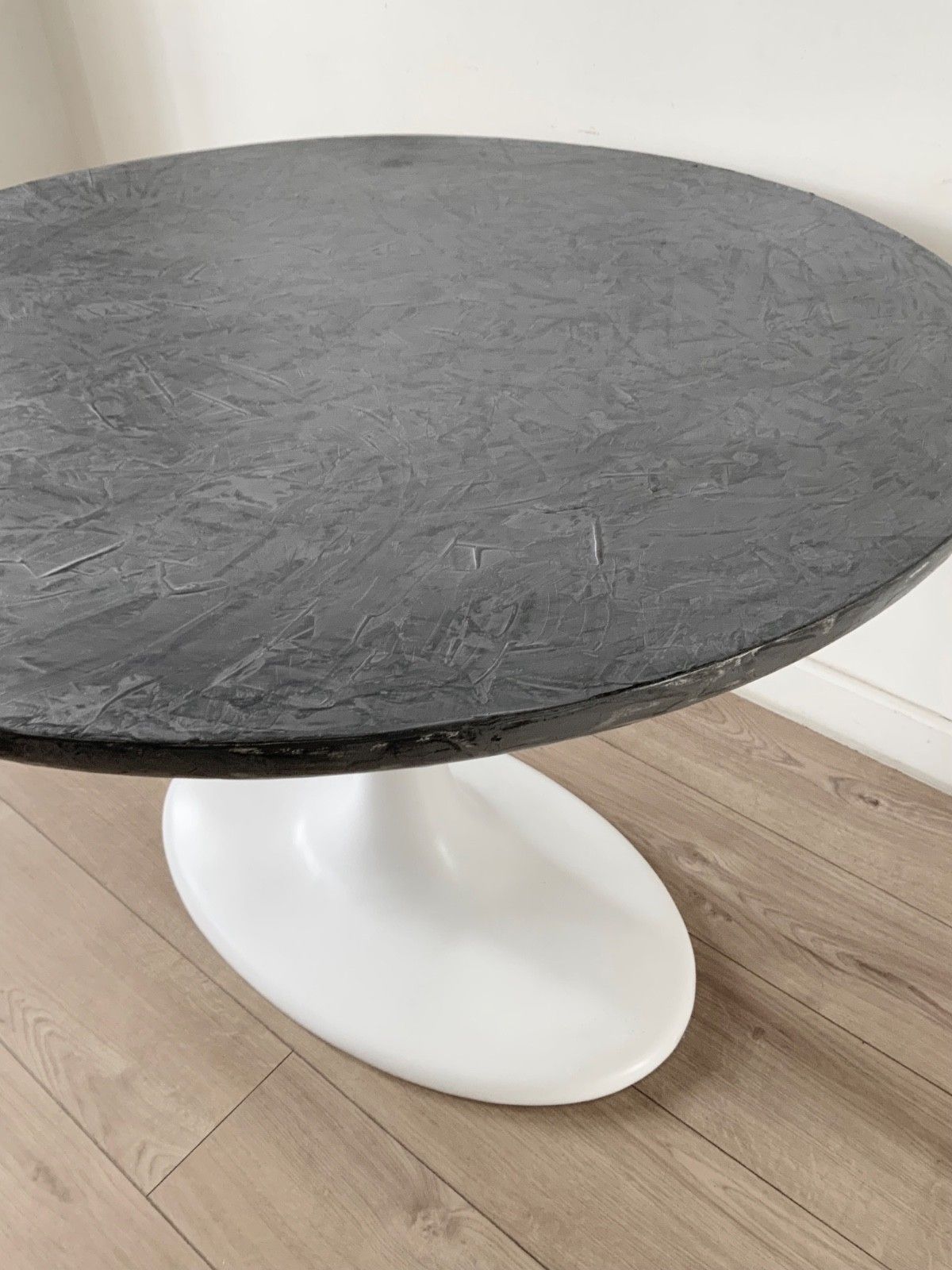 Tulip Pedestal Dining Table With Round Grey Concrete Table  Top D101 Cm X H74 Cm photo 571.0