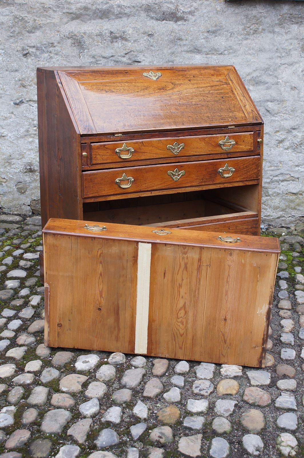 Early 18th Century Elm Bureau, 1700s photo 1650.0