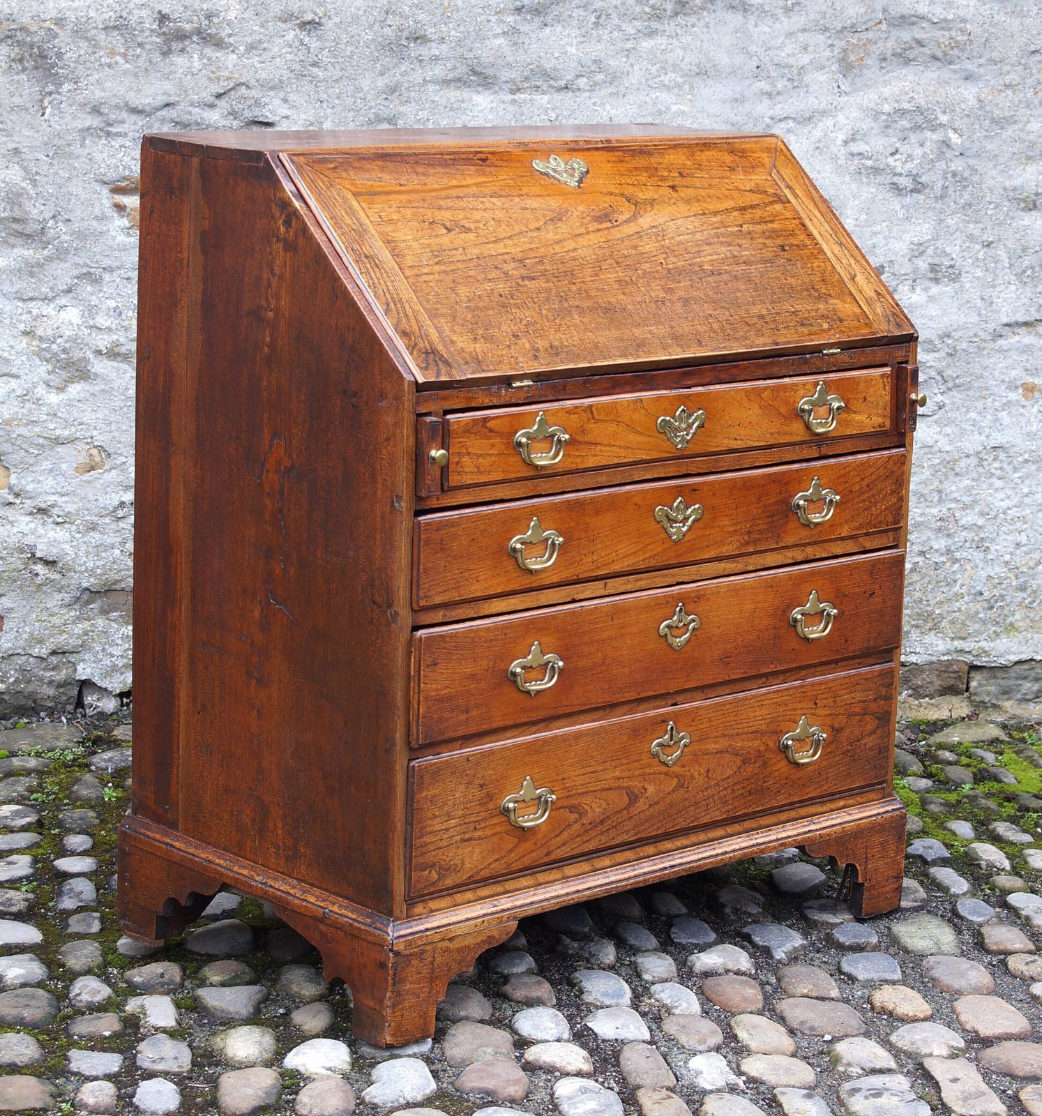 Early 18th Century Elm Bureau, 1700s photo vinterior