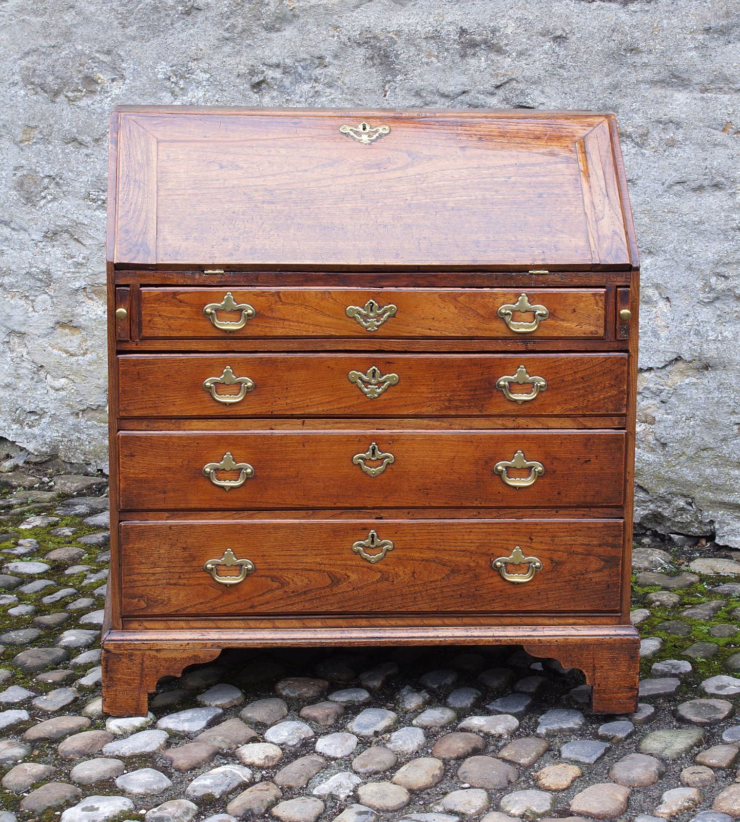 photo vintage Early 18th Century Elm Bureau, 1700s