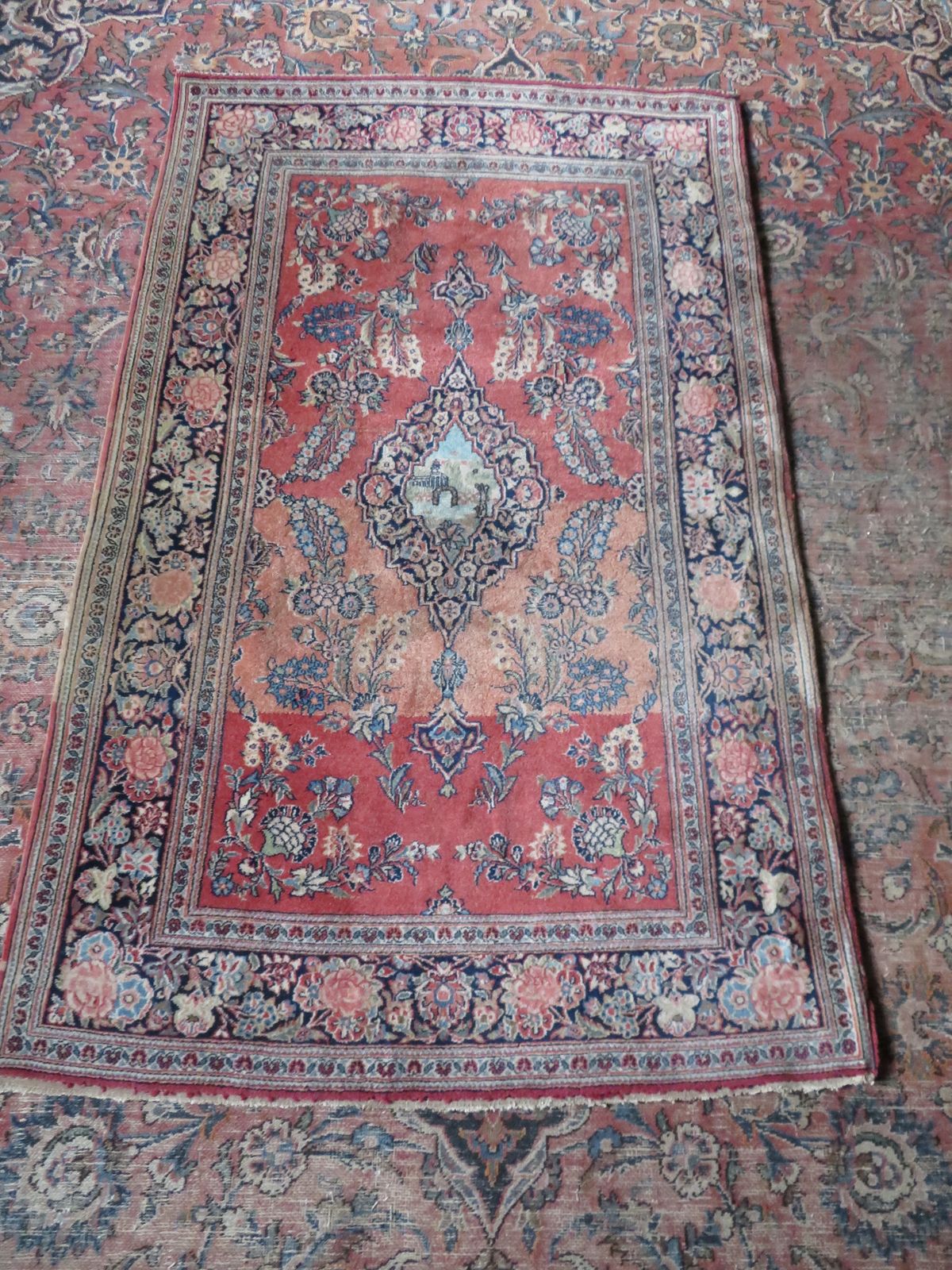 photo vinterior Antique Asian Pictorial Rug. 166cm X 104cm
