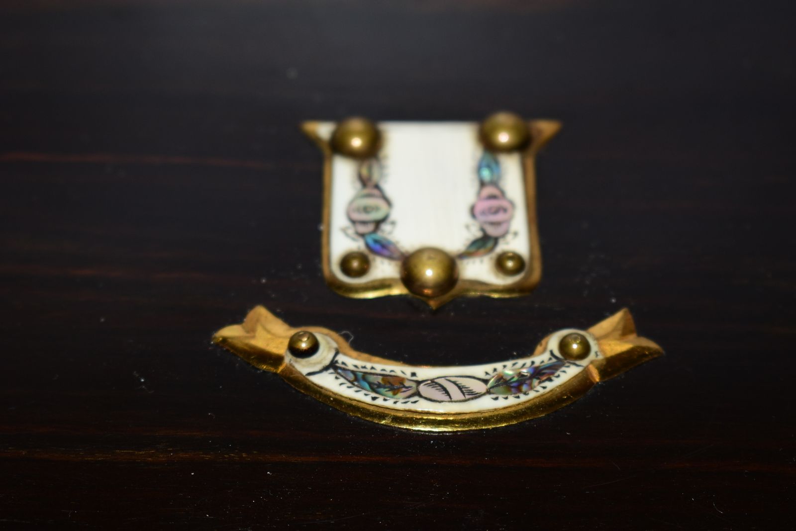 Victorian Lady's Sewing Workbox Full Of Original Contents Including Rare Set Of Mother Of Pearl Spools photo Home Decor