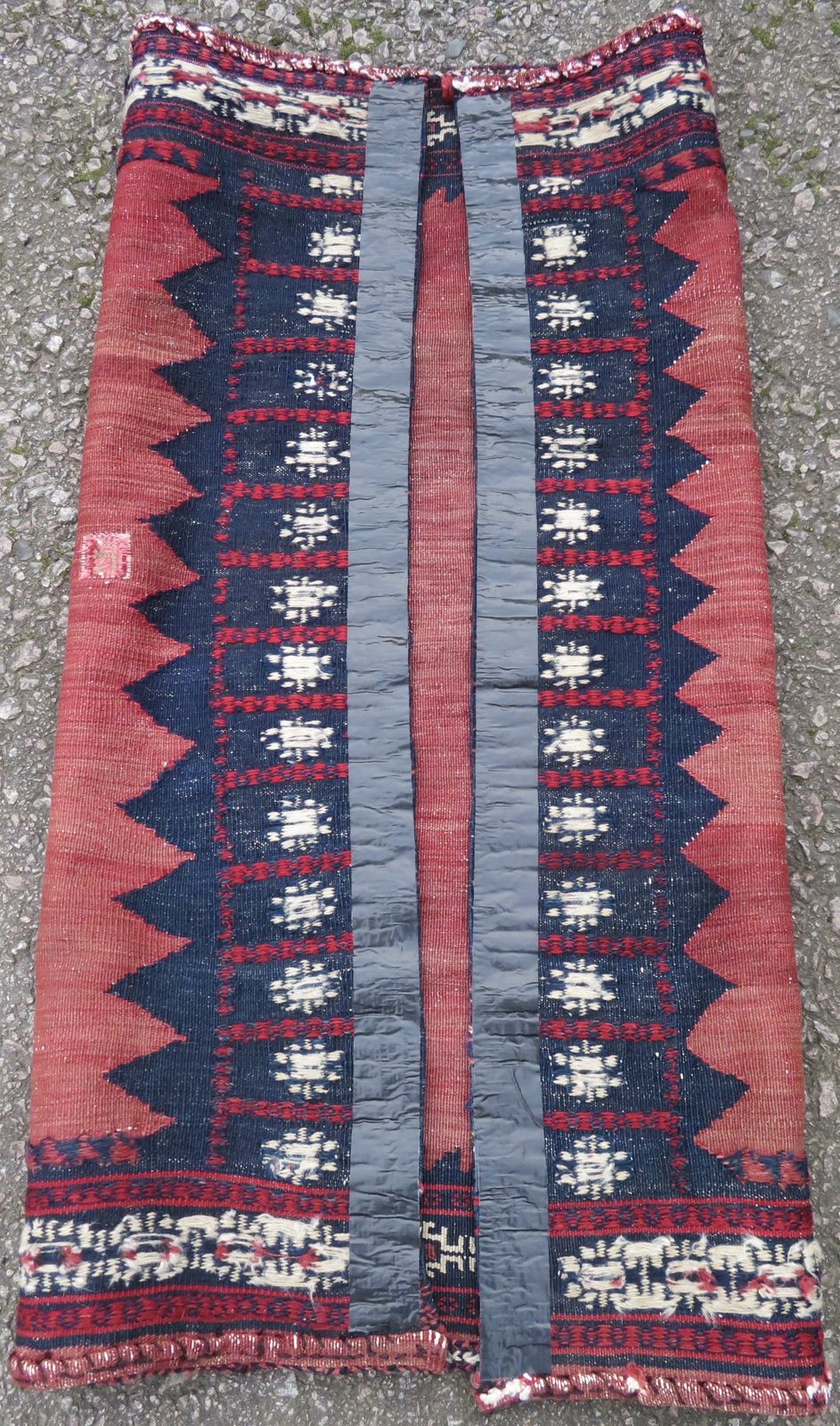 photo furniture Antique Asian Dining Or Bread Sofreh Rug. 112cm X 115cm.