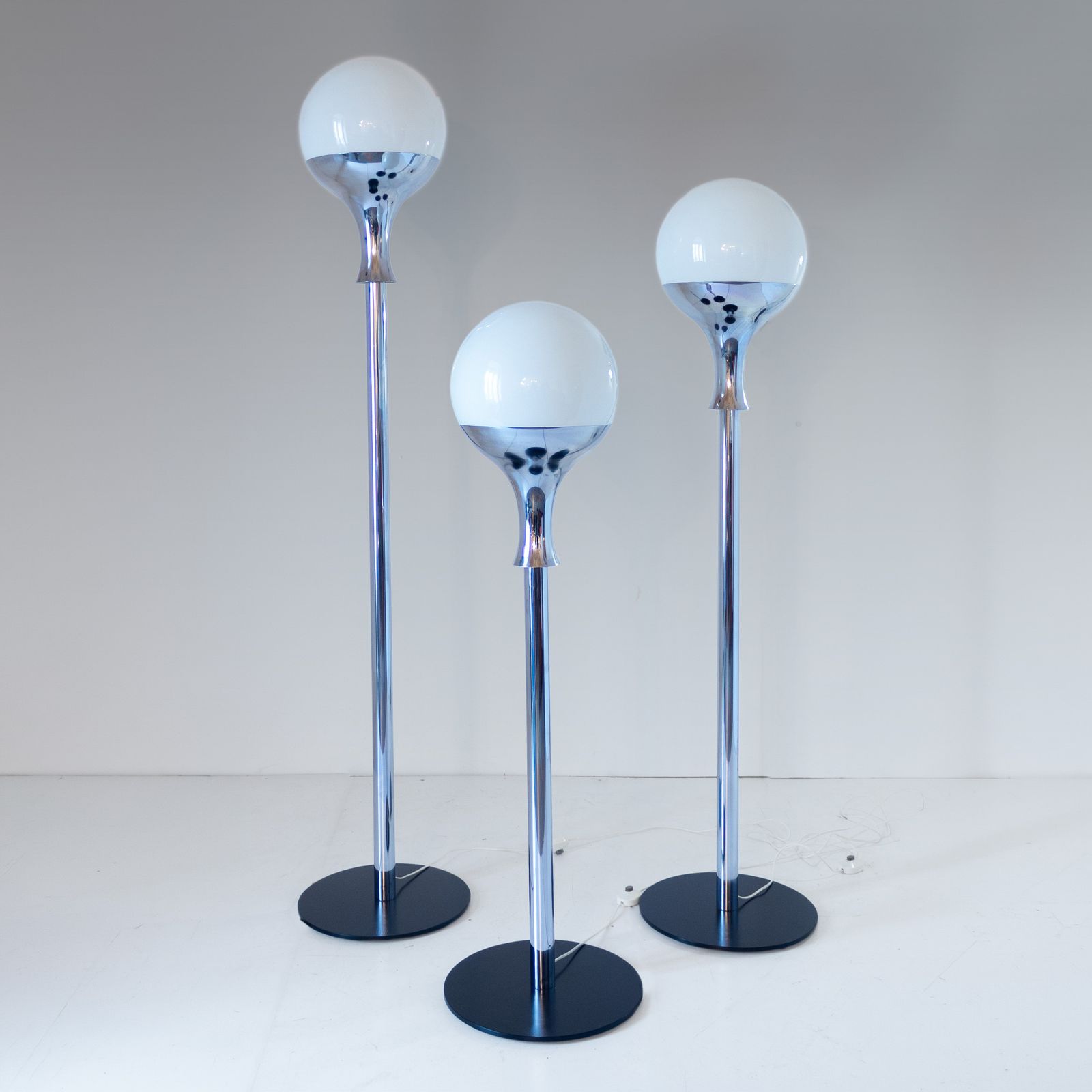 photo vintage Set Of Three Vintage Floor Lamps, Italian Design In The Style Of Artemide, 1970s