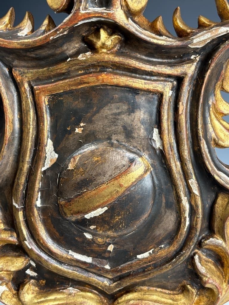 Antique Giltwood & Gesso Coat Of Arms With Eagle – Hand Carved Decorative Crest photo vinterior