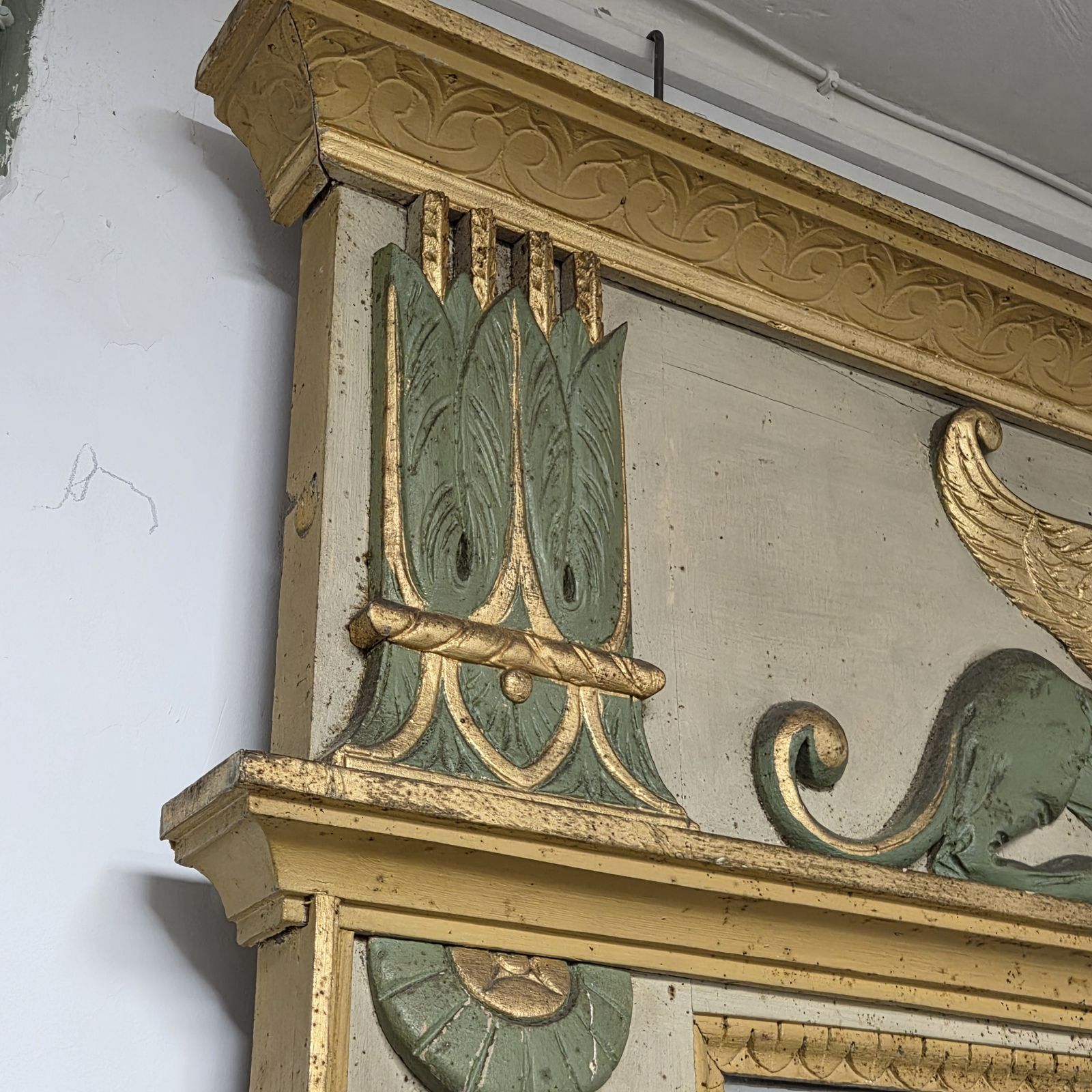 photo for sale Grand trumeau de style Directoire aux sphinx ailés, bois doré et peint, fin du XIXe siècle