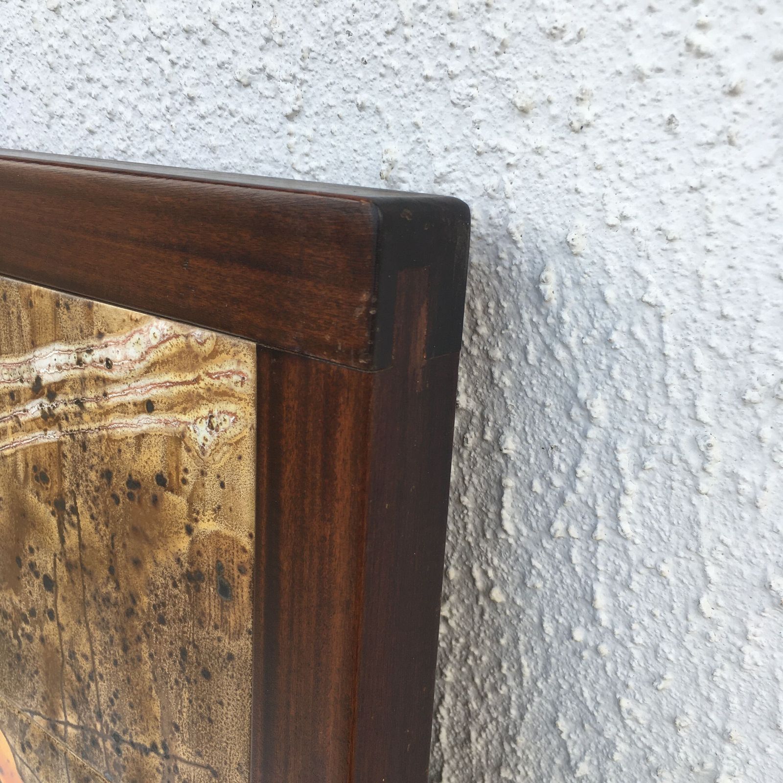 Wandkeramiek Met Houten Lijst photo vintage