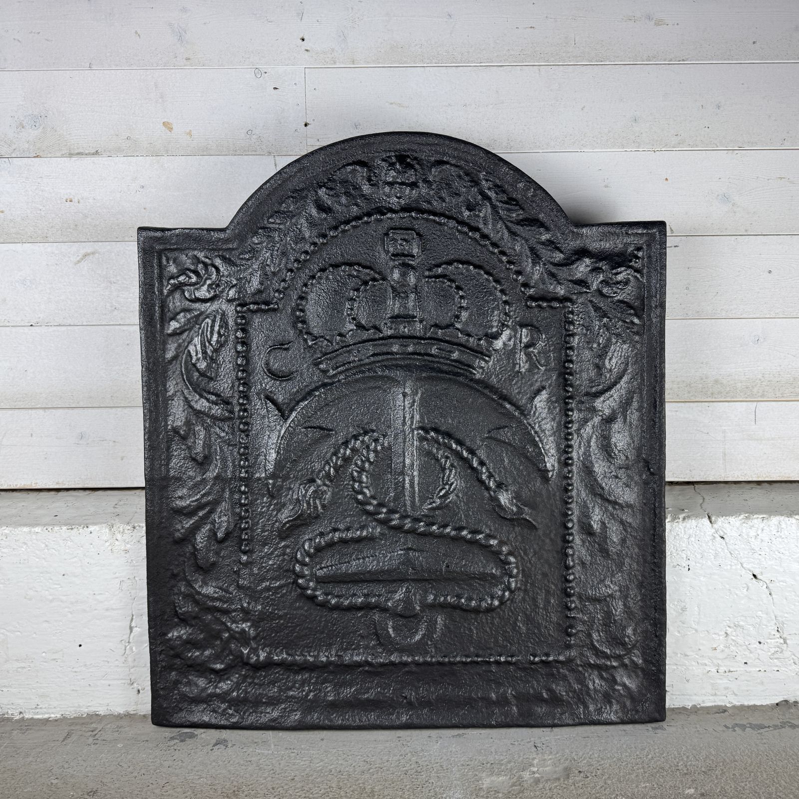 Antique Cast Iron Fire Back With Anchor Design