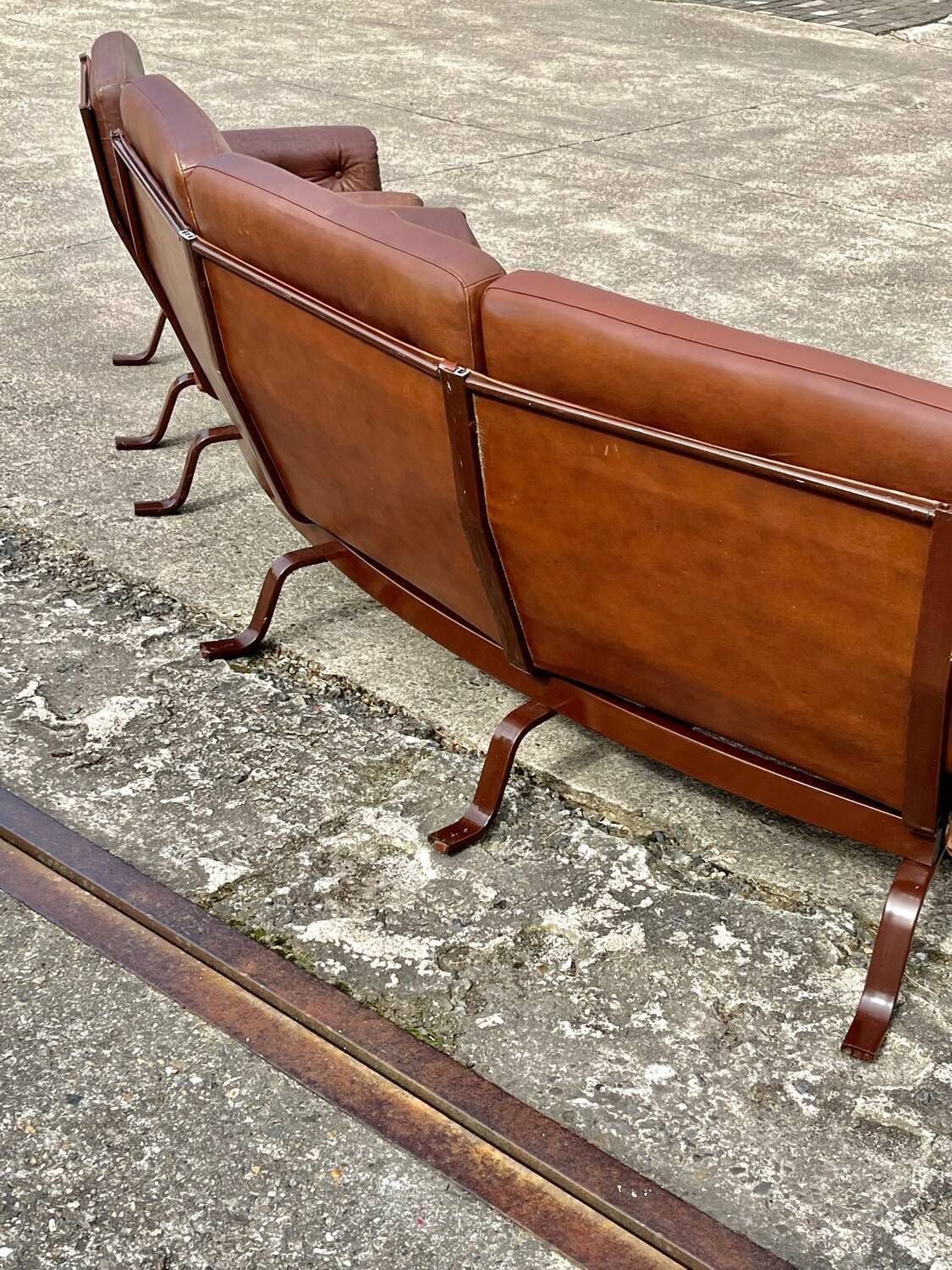 photo buy Zwevende Bank En Fauteuils Van Eric Sigfrid Persson