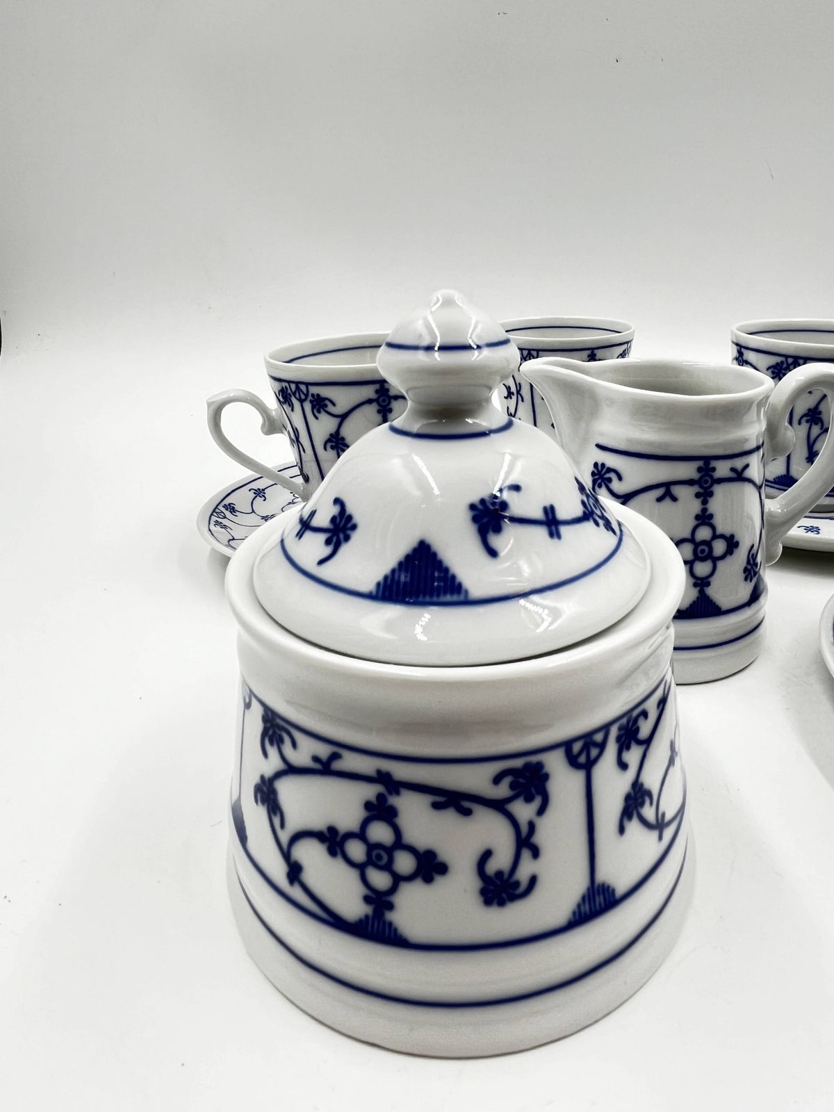 Set Van 4 Winterling Kopjes, Melkkan En Suikerpot photo furniture