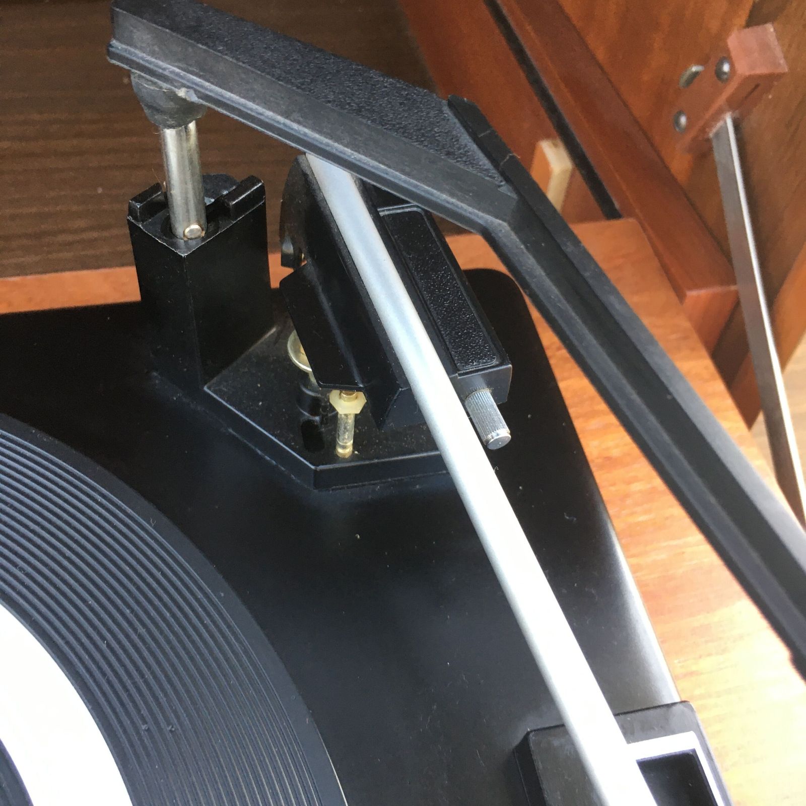 Radio Hi Fi Cabinet And Functional Record Player photo vinterior