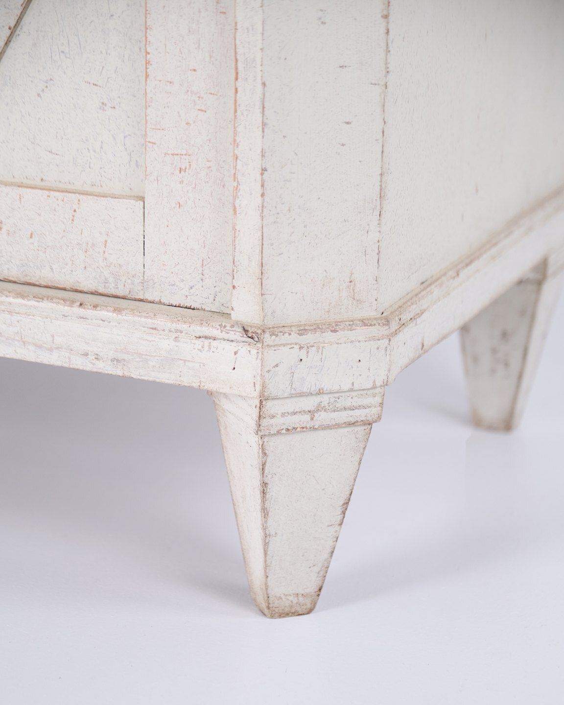 photo furniture Gustavian Display Cabinet In Light Gray With Patina From The Year 1790