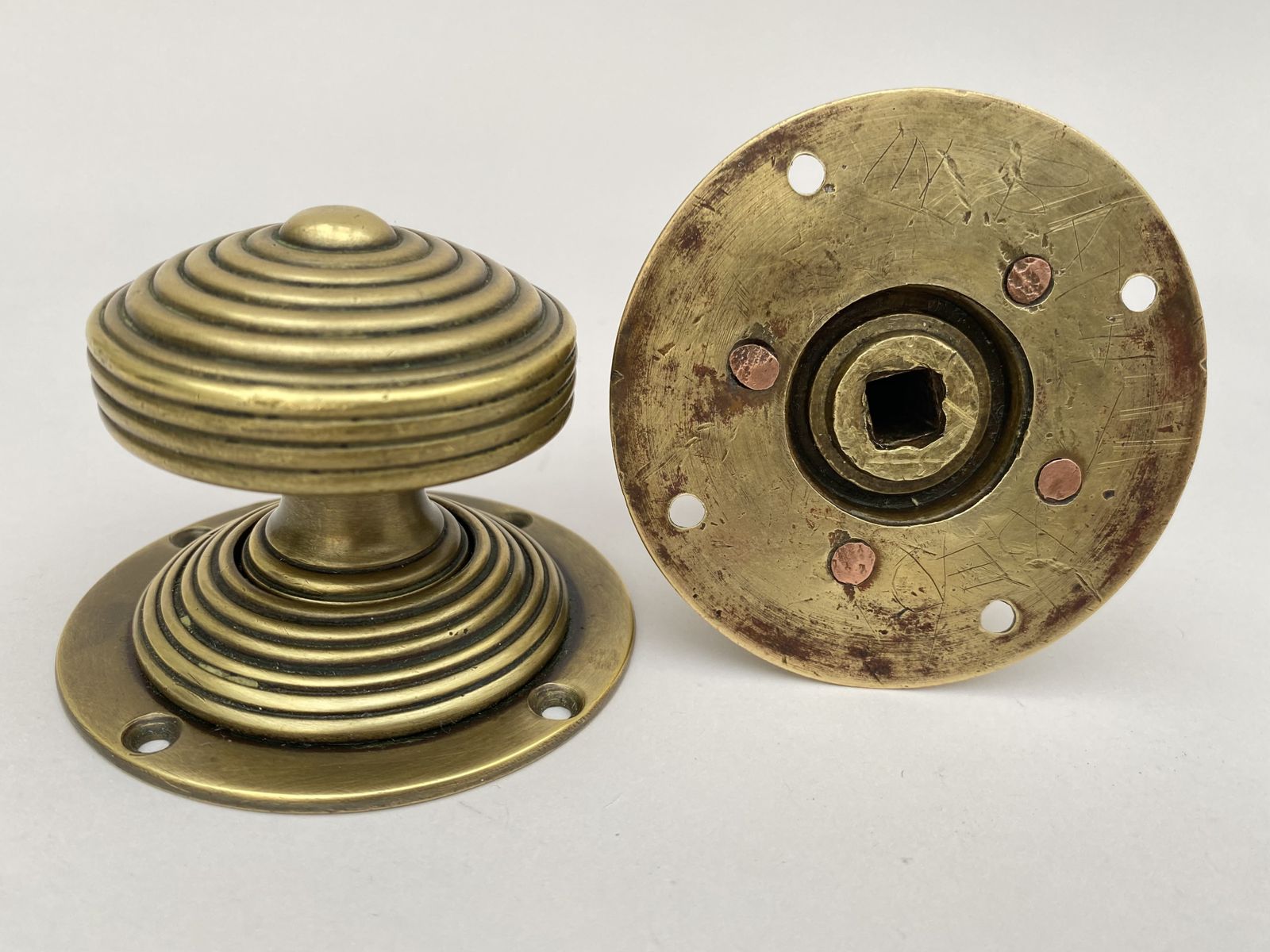 photo furniture A Pair Of Mid' 19th Century English Brass Reeded Door Handles
