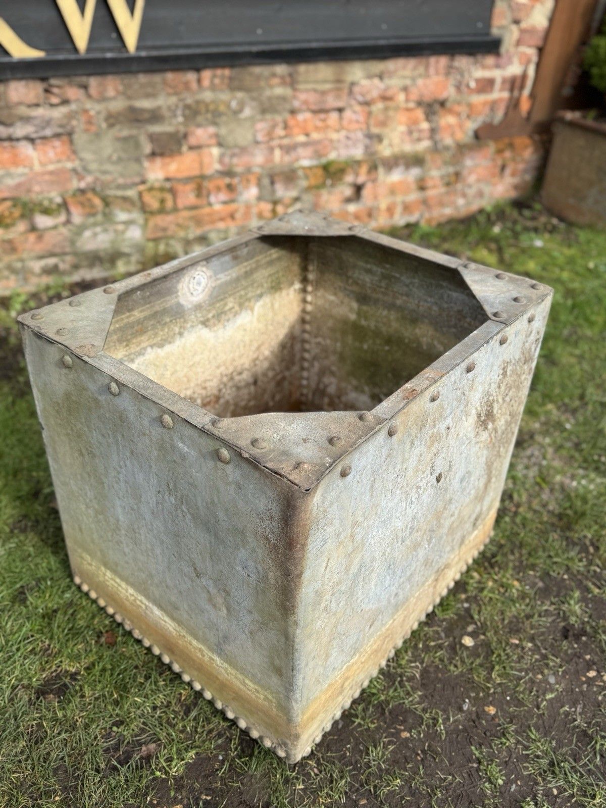 Vintage Galvanised Riveted Metal Planter / Trough Garden Planter Tree Pot W3 photo furniture
