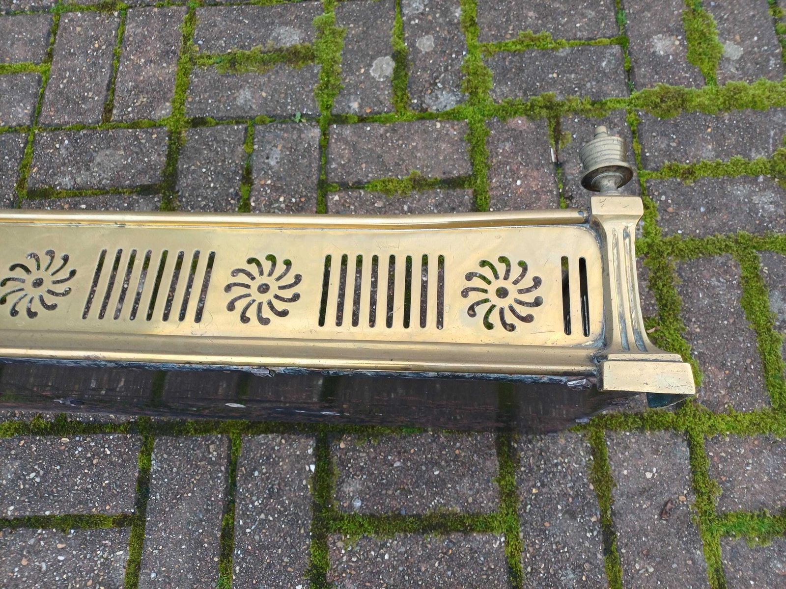 Massive Heavy Victorian Solid Brass Fireplace Fender Pierced Fire Curb With Column Finials Antique Hearth Guard Fireside Free Hand Delivery photo vinterior
