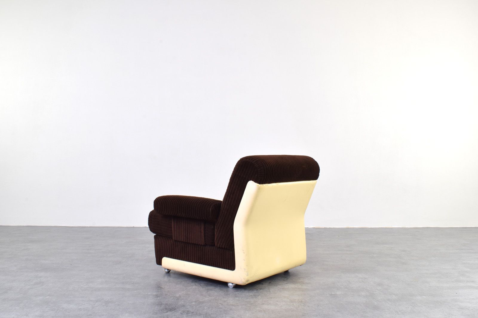 Mid Century German Lounge Chair, 1970s. photo vinterior