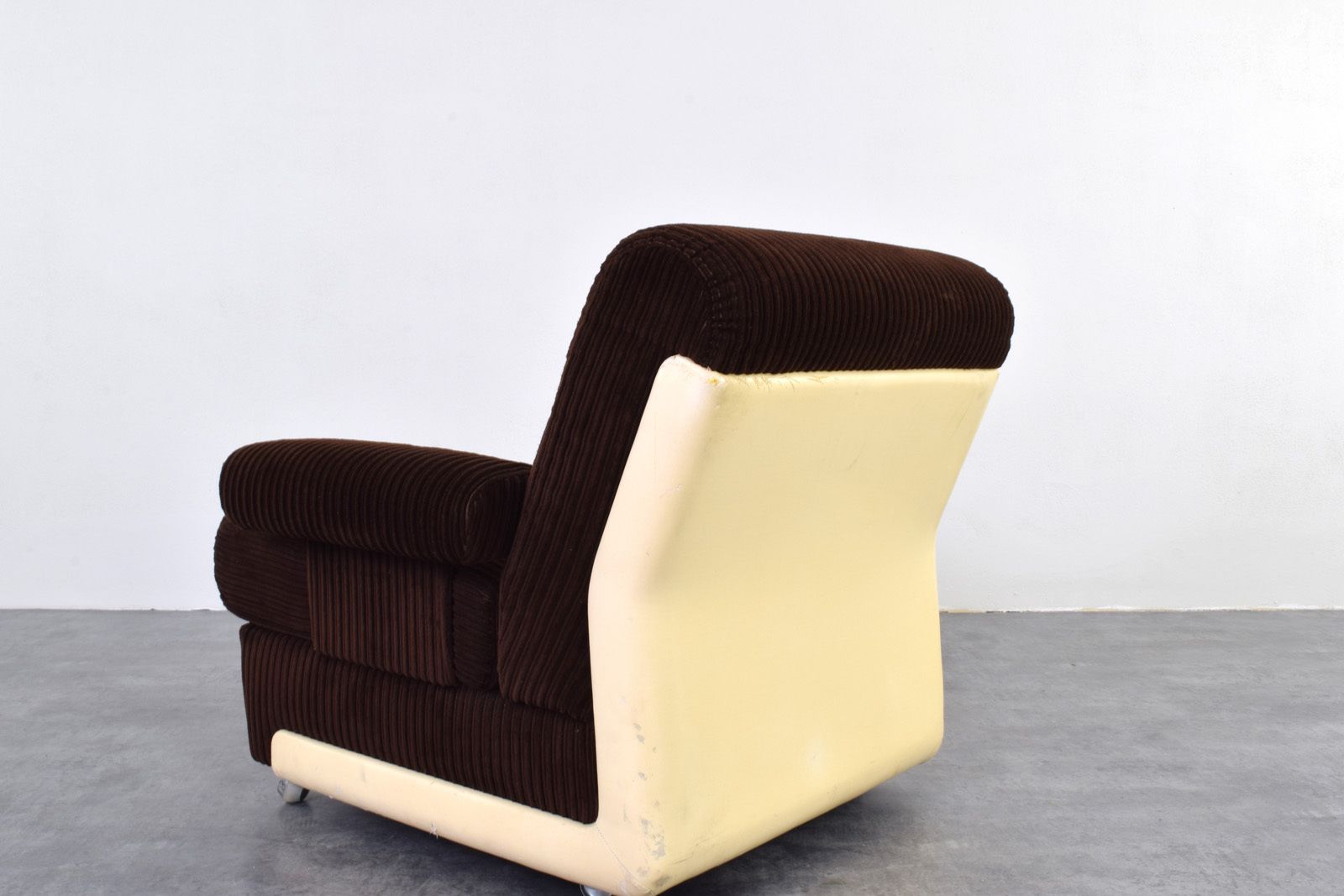 photo furniture Mid Century German Lounge Chair, 1970s.