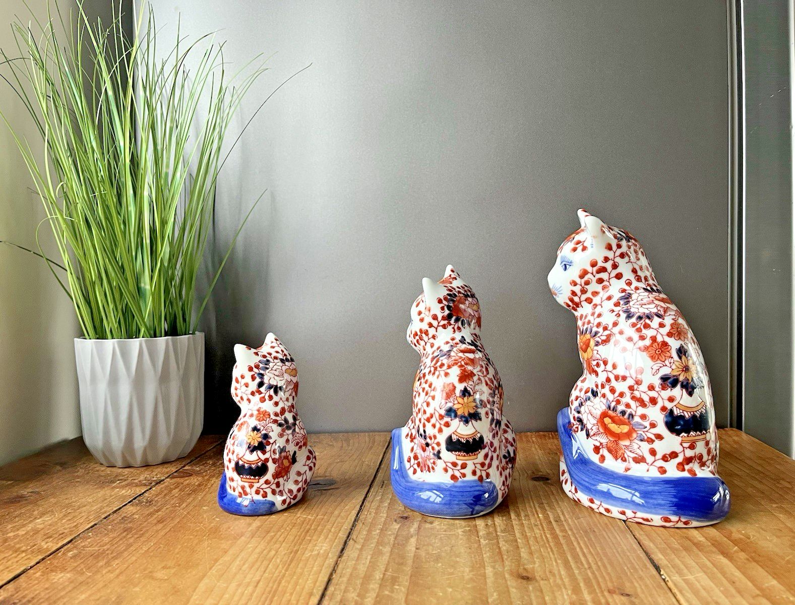 Graduated Set Of 3 1950's Japanese Imari Zhenya Zangwan Mantel Cat Ornaments photo furniture