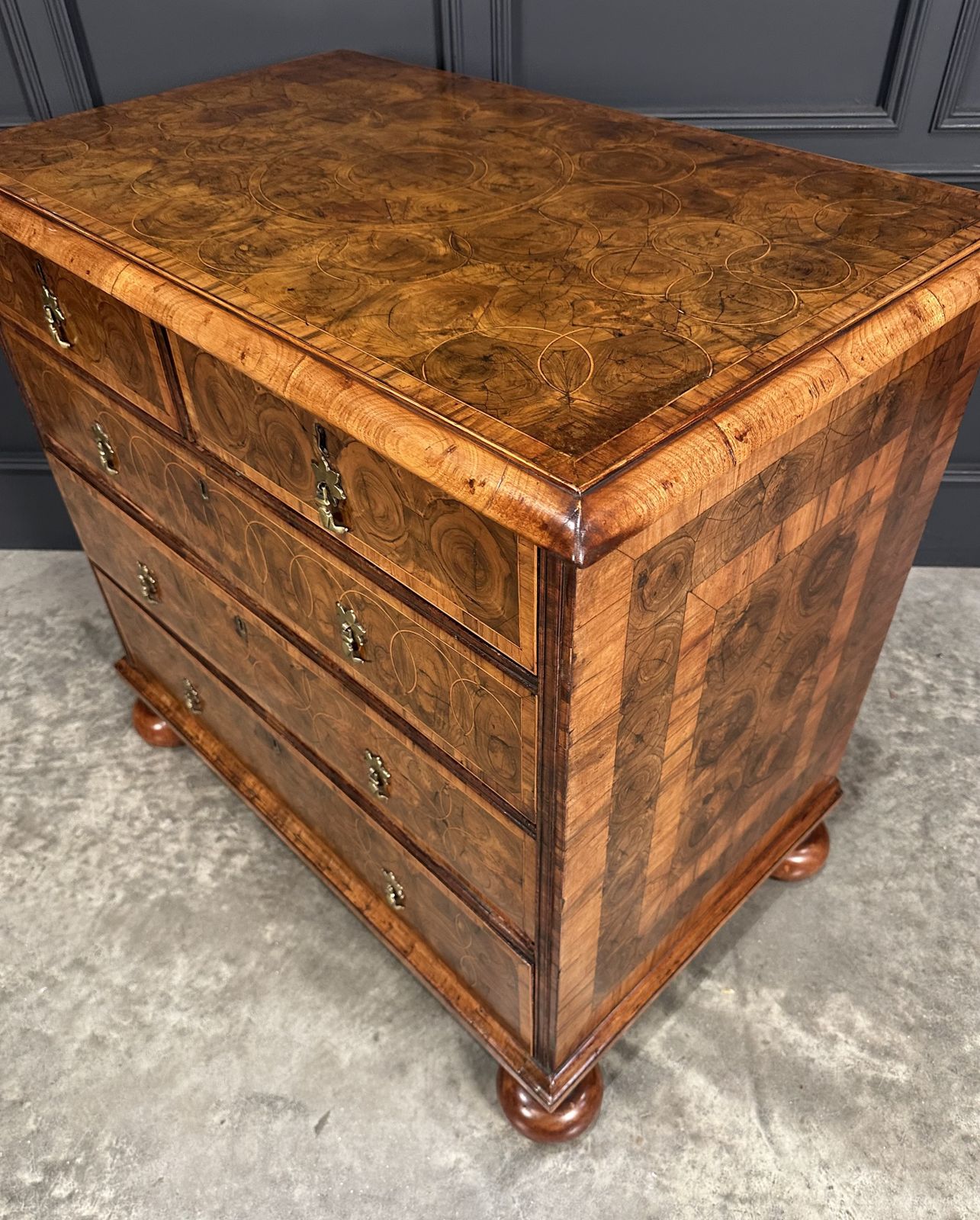 Furniture Exceptional William & Mary Oyster Veneered Chest Of Drawers photo
