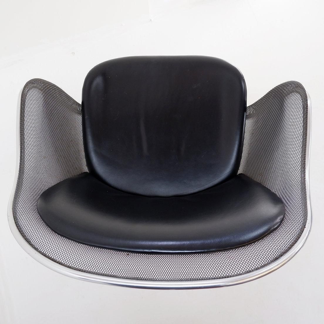 Italian Vintage "Iuta" Swivel Armchair By Antonio Citterio For B&B Italia photo 998.0