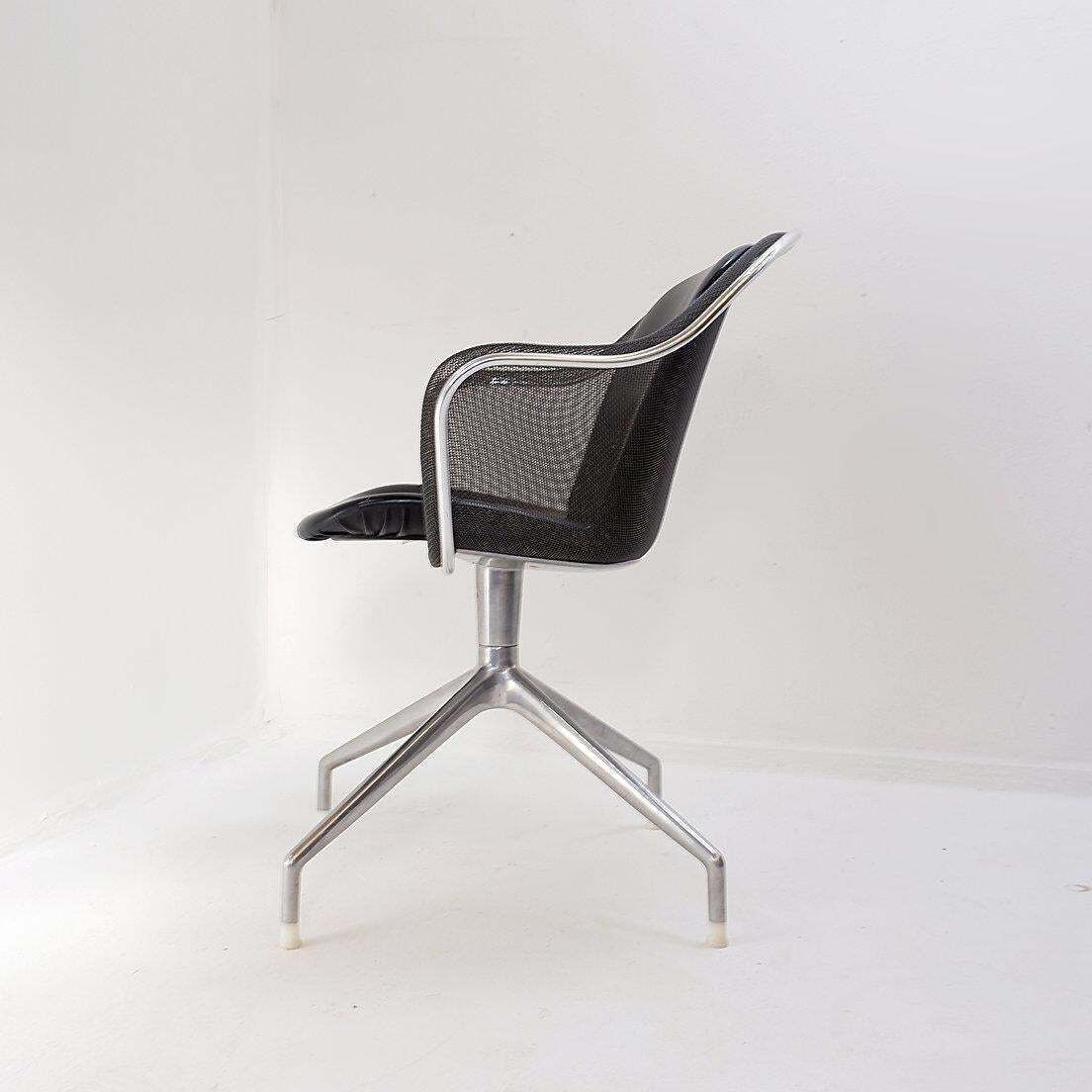 Italian Vintage "Iuta" Swivel Armchair By Antonio Citterio For B&B Italia photo vintage