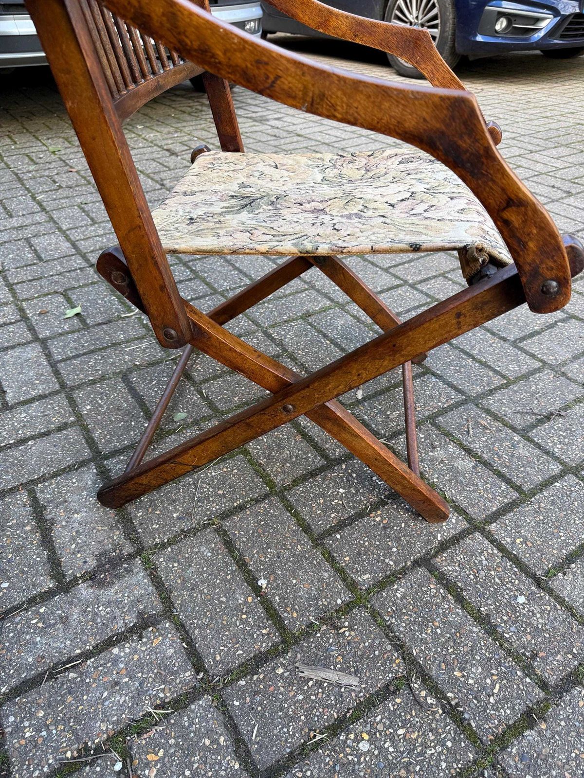 photo vintage Antique Edwardian Folding Campaign Armchair With Floral Upholstery, Camping Chair Antique