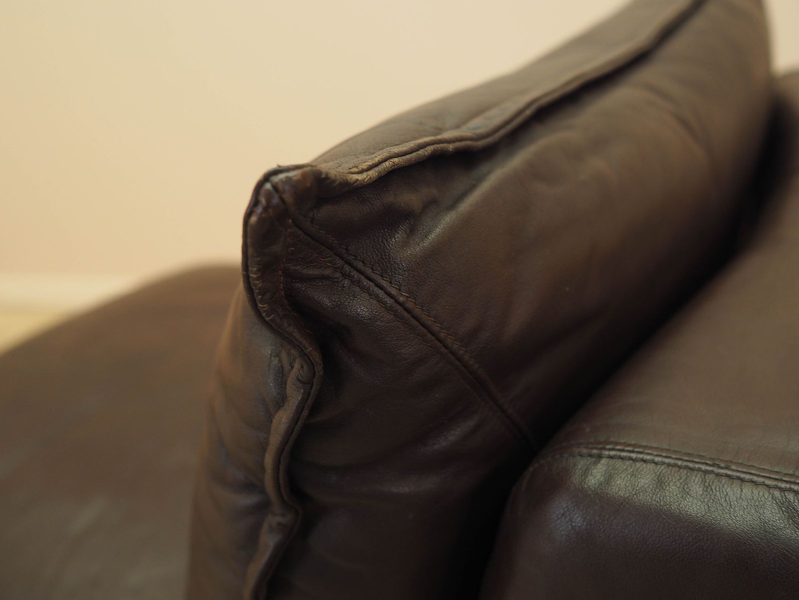 photo vintage Brown Leather Armchair, Italian Design, 1960s, Production: Italy
