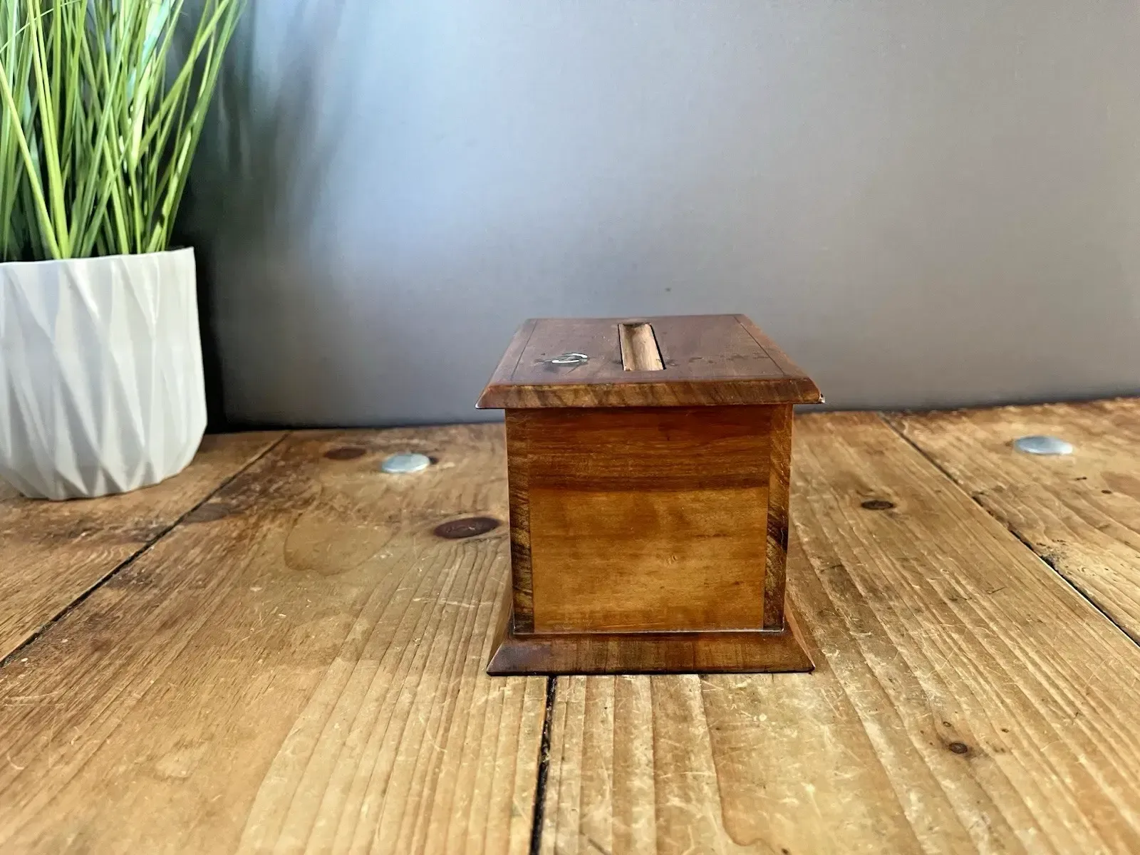 photo furniture Antique Art Deco Wooden Painted Swallow Cigarette Holder Lift Dispenser Desk Box