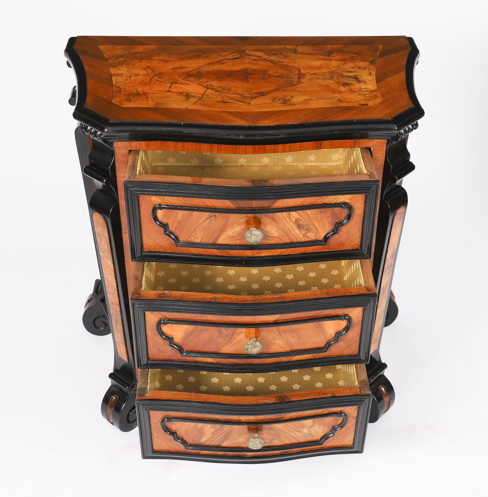 3650.0 Antique Pair Italian Burr  Walnut Serpentine Bedside Chests 18th C photo
