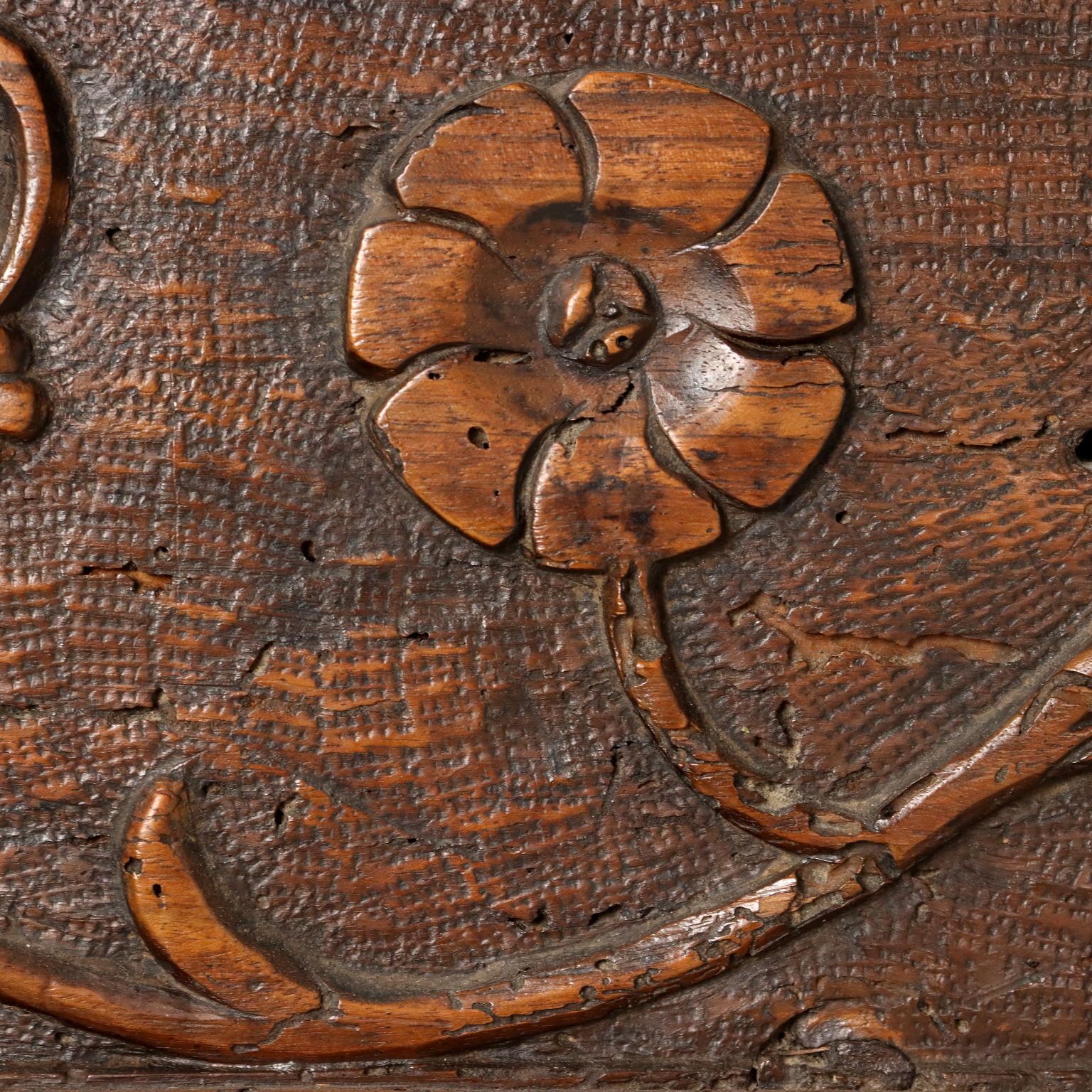 photo furniture Chest Of Drawers Baroque Carved Walnut XVIII Century