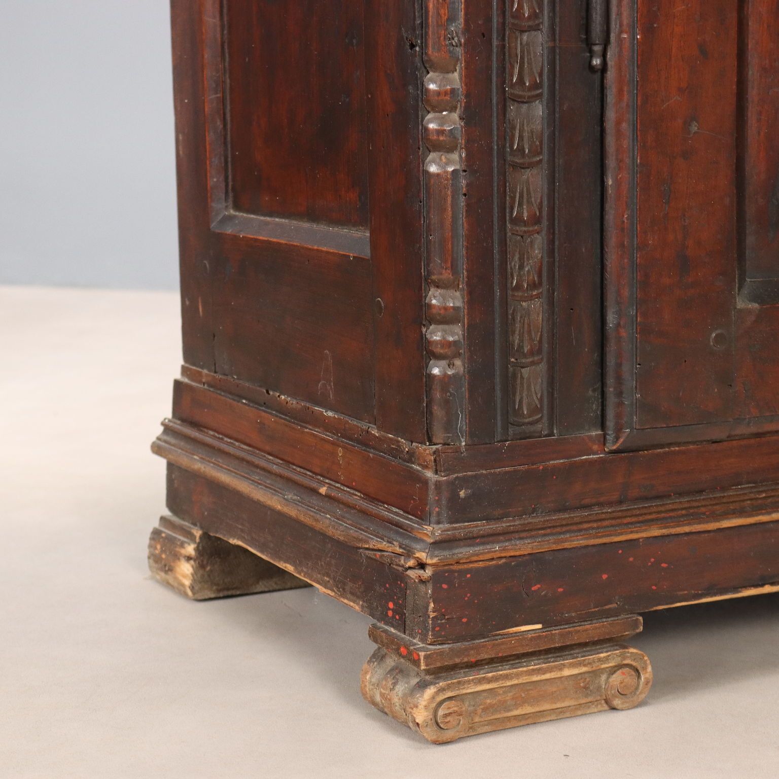 photo furniture Antique Wardrobe Walnut Walnut Burl Italy Mid XIX Century
