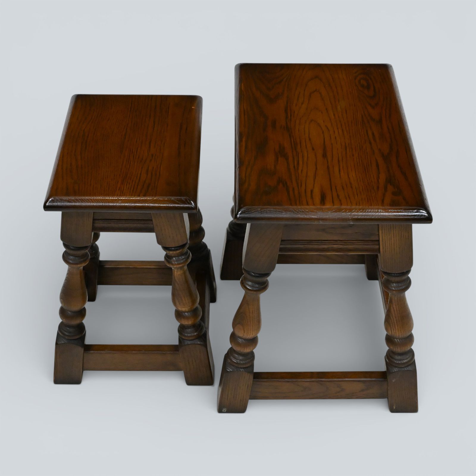 photo vintage Old Charm Oak Nest Of 2 Tables Model 1494 Light Oak Finish Free Uk Delivery