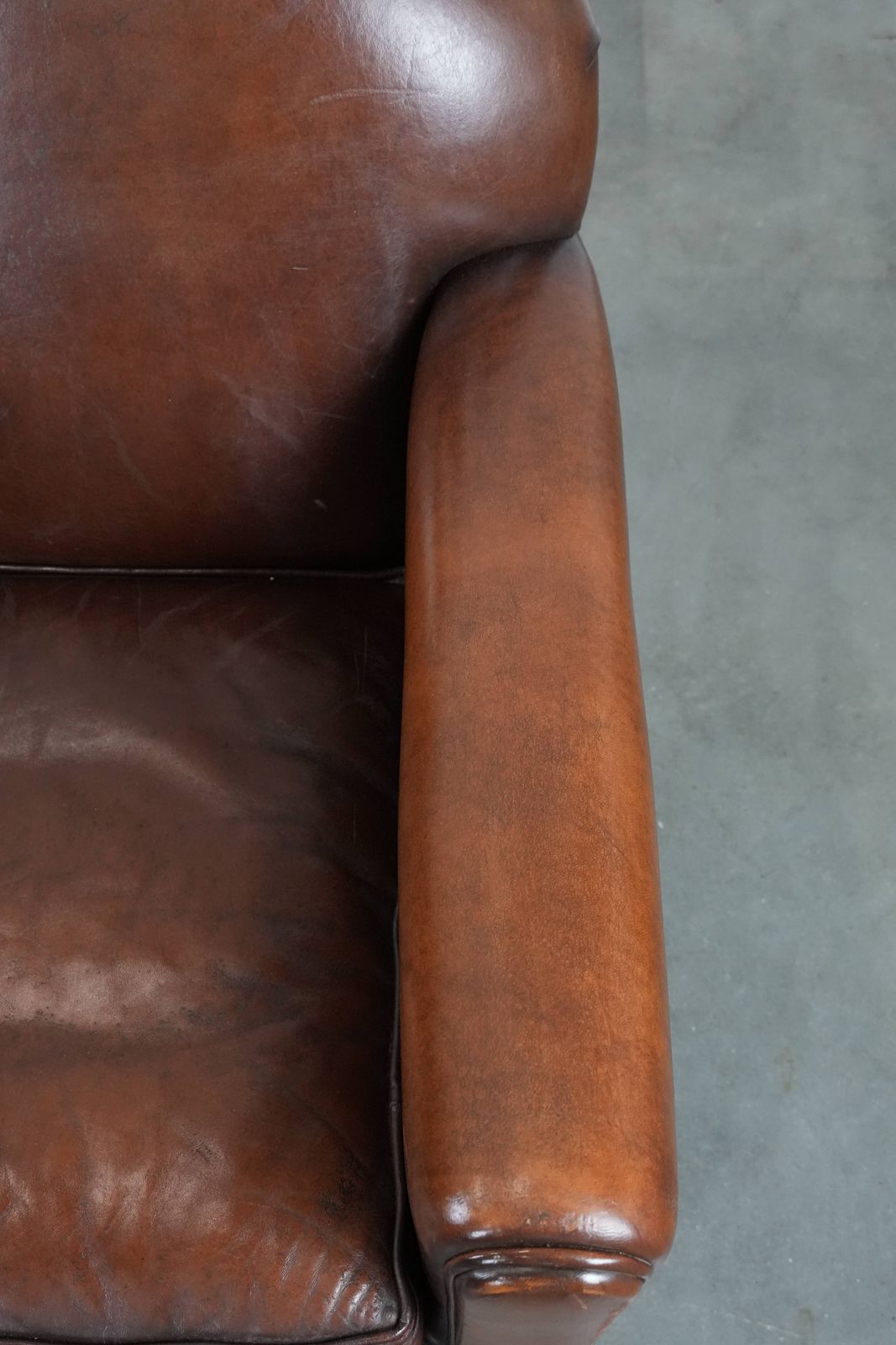 photo furniture Set Of 2 Beautifully Shaped Sheep Leather Art Deco Design Armchairs With Timeless And Warm Colors