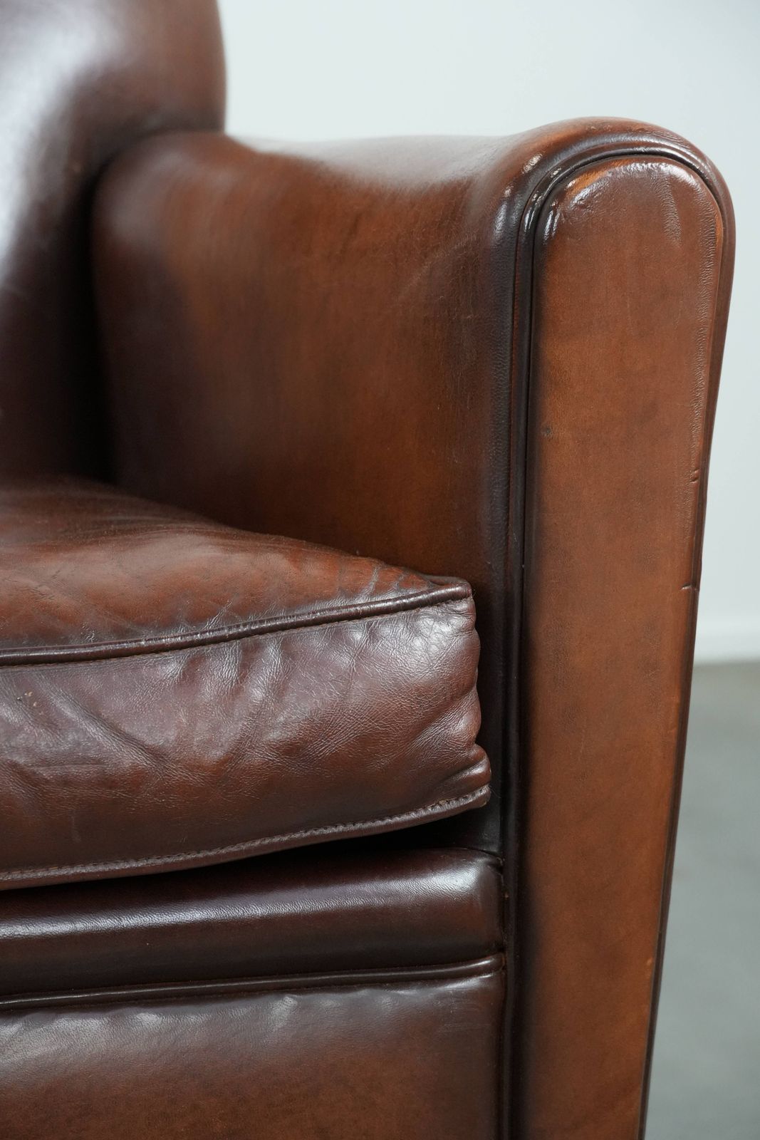 Furniture Set Of 2 Beautifully Shaped Sheep Leather Art Deco Design Armchairs With Timeless And Warm Colors photo