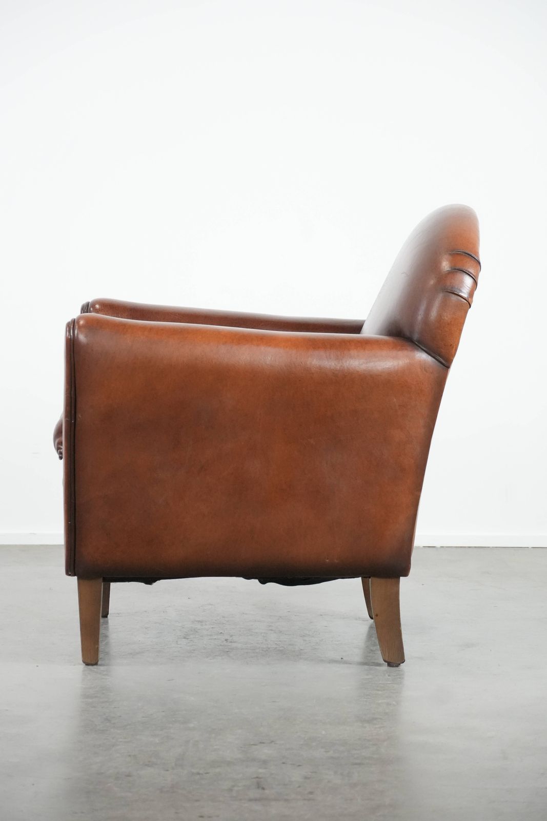 Armchair Made Of Beautifully Shaped Sheep Leather In Art Deco Design With Timeless And Warm Colors photo 890.0