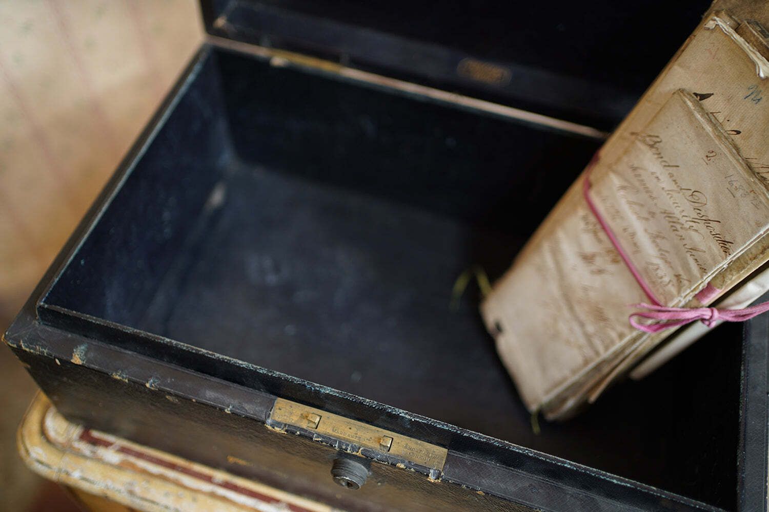 An Early 20thc Commission Of Control “Lunatic Asylums” Document Box By Mansted Of Dublin C.1913 20 photo vinterior