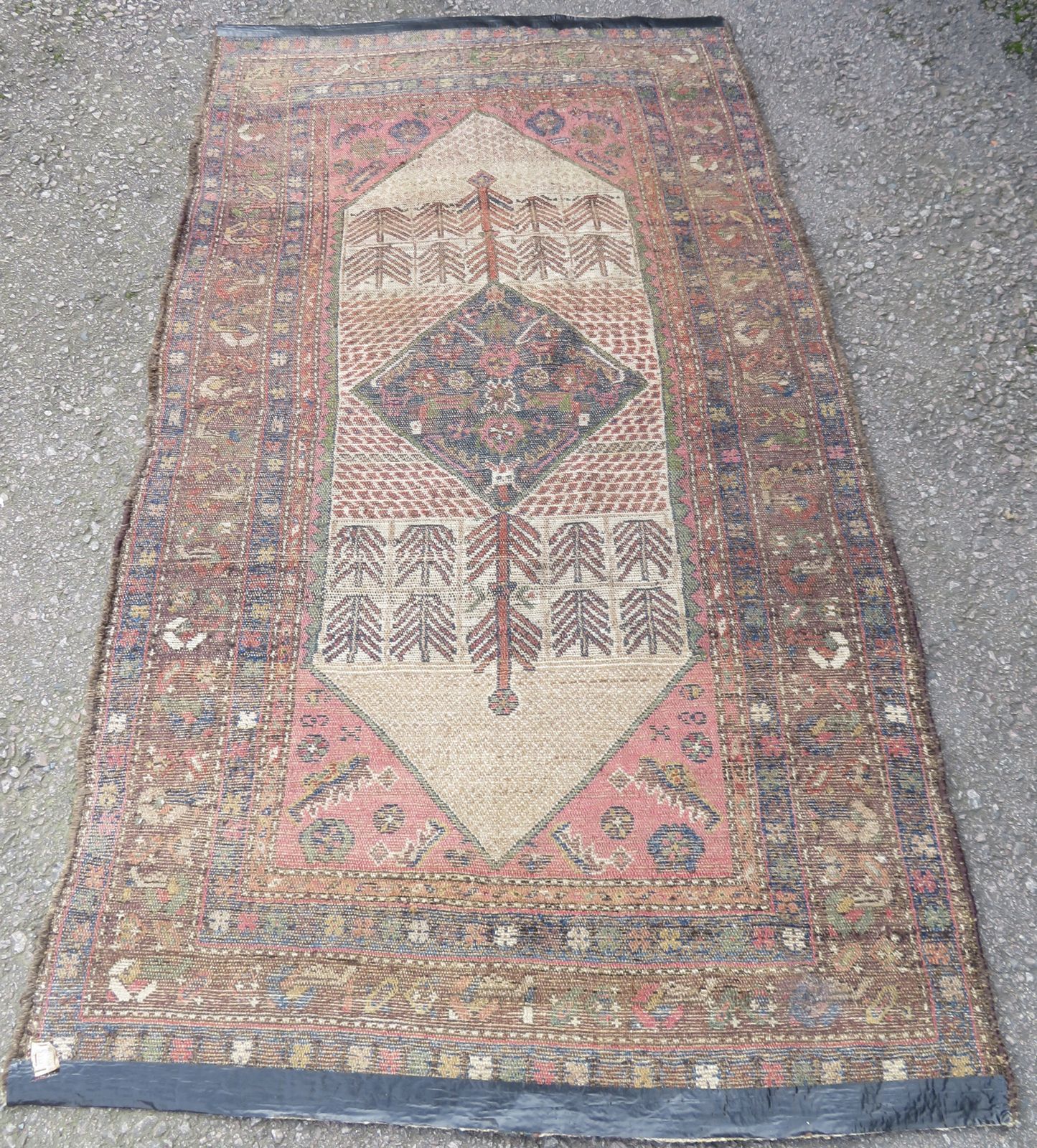 photo vinterior Antique Kurdish Tribal Rug. 206cm X 117cm.