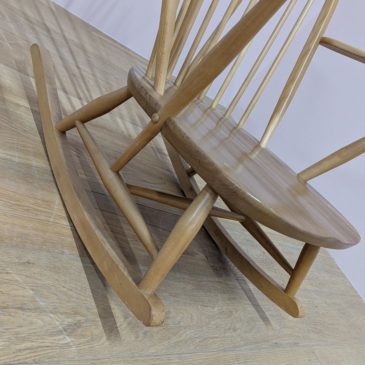 photo vinterior Original Vintage 1960s Ercol ‘Grandfather’ Model 315 Rocking Chair