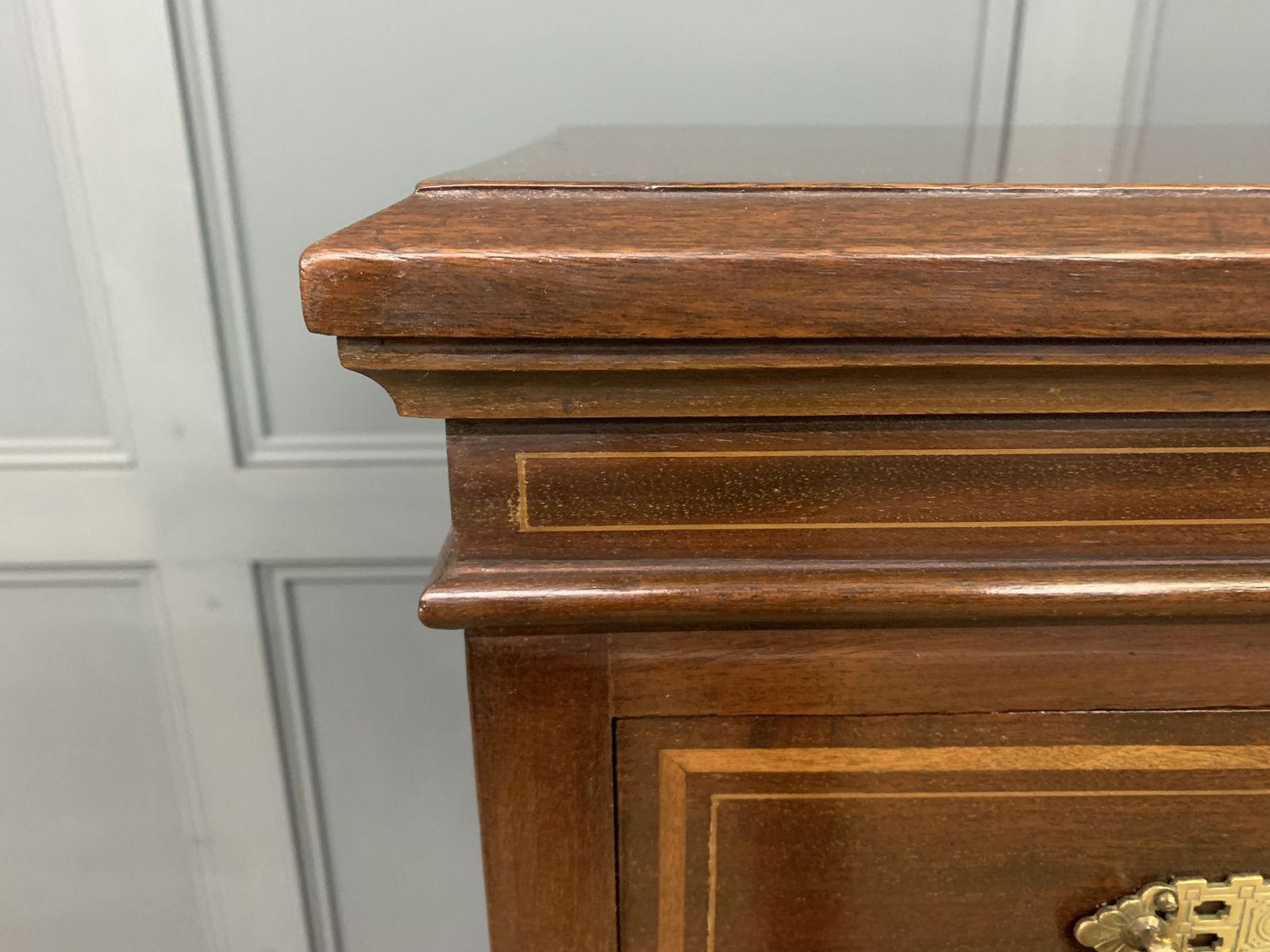 photo furniture Maple & Co Inlaid Mahogany Pillar Chest