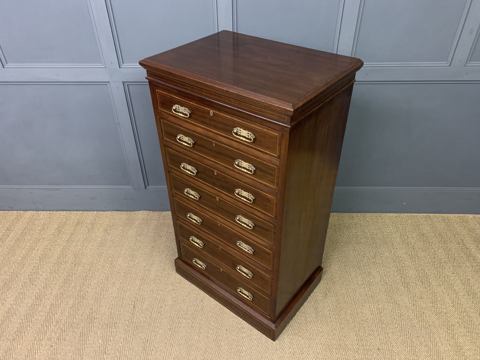 photo vinterior Maple & Co Inlaid Mahogany Pillar Chest