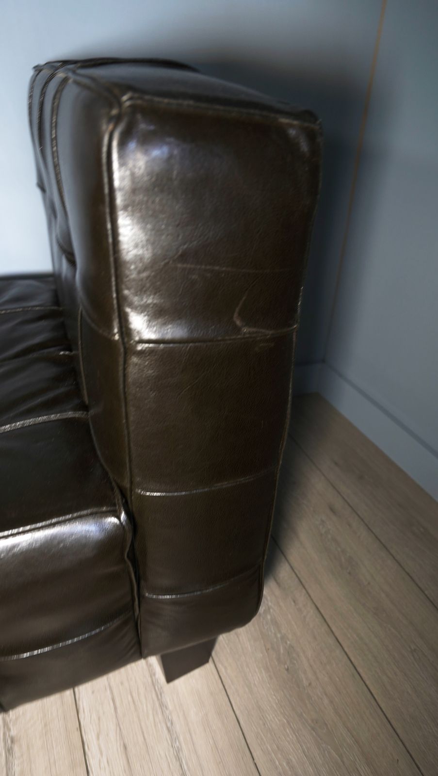 photo vintage Leather Window Seat By Stone International