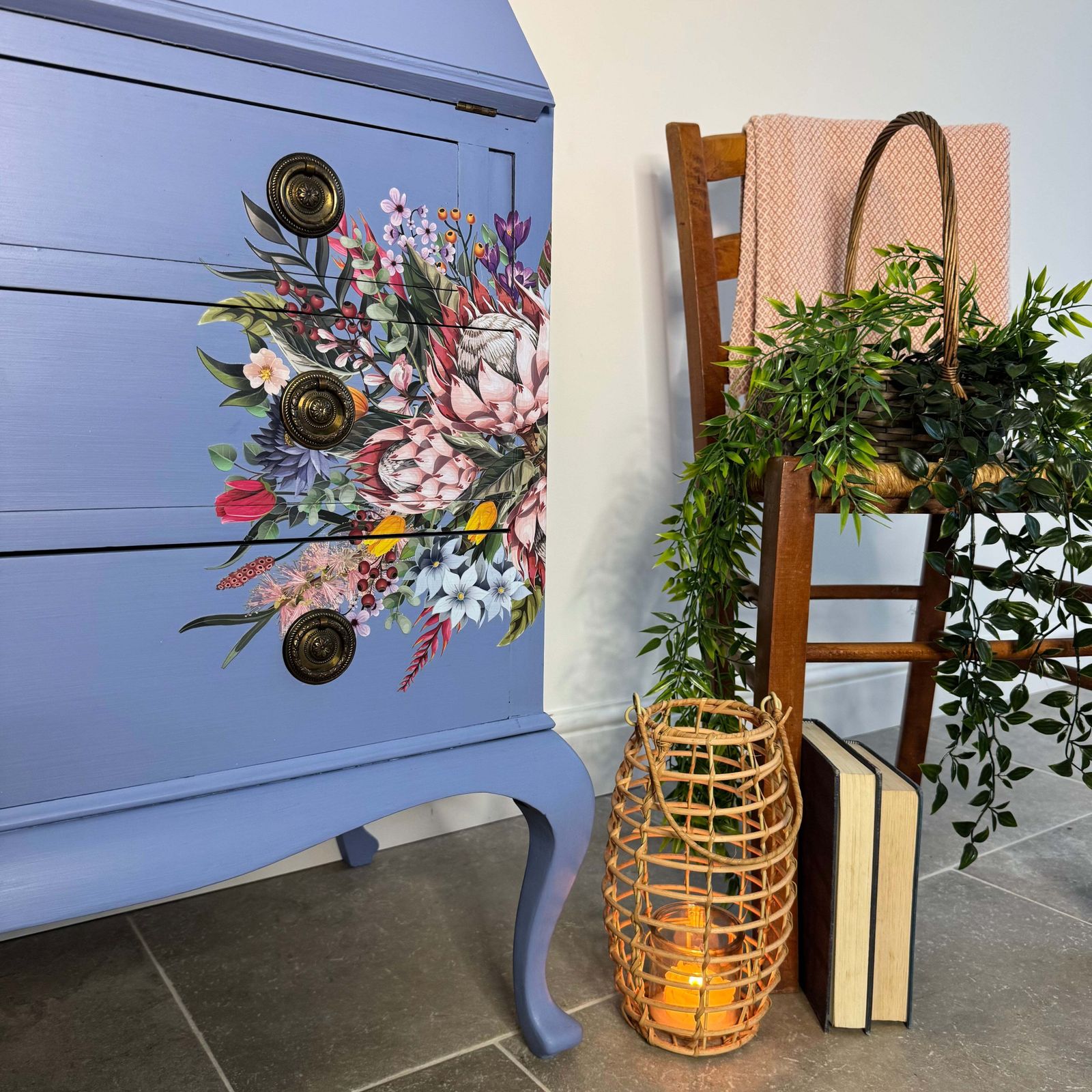 photo furniture Pretty Writing Desk / Bureau Painted Light Blue, Pink And Floral