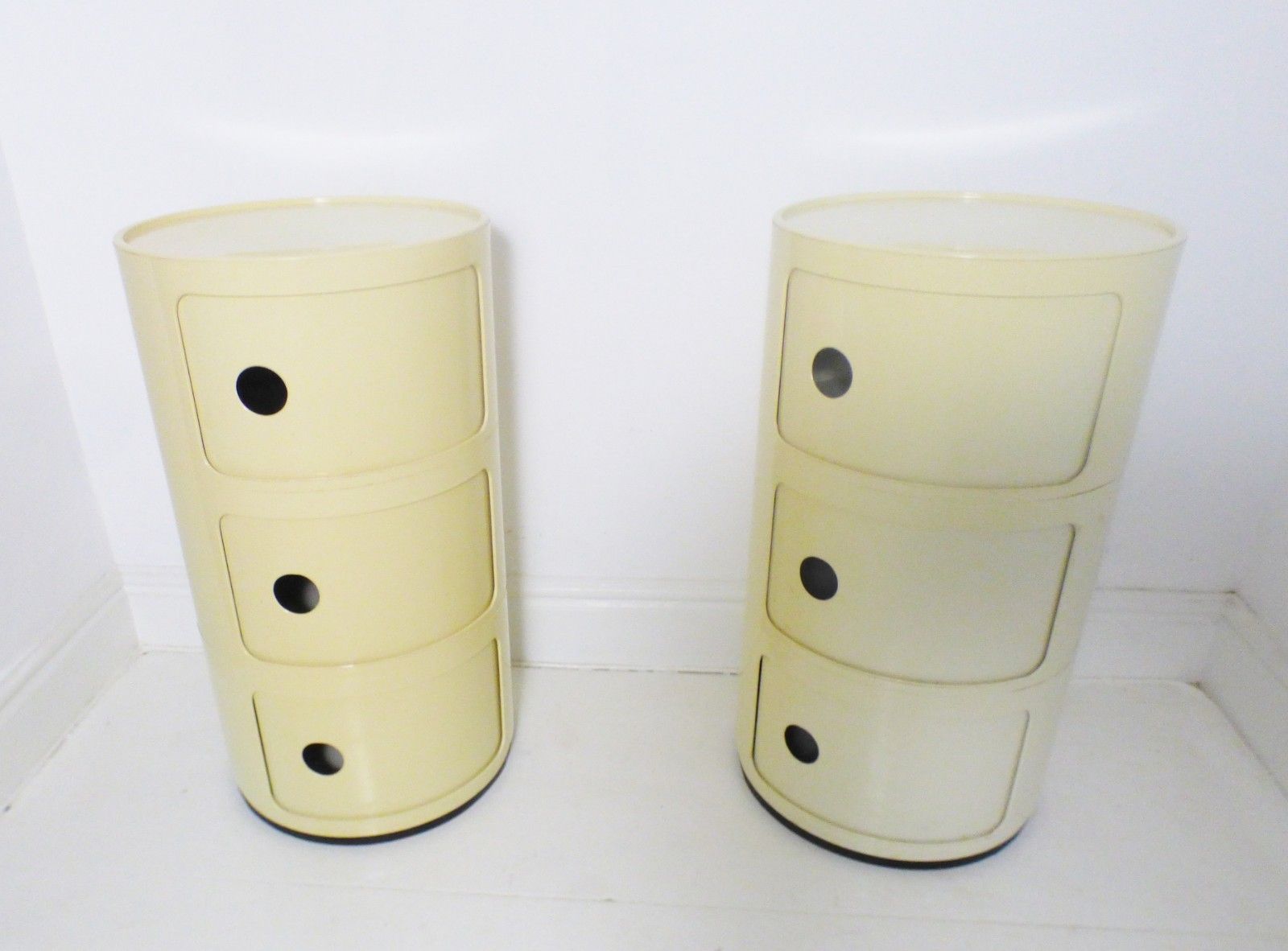 Stunning Pair Of Vintage Anna Castelli Kartell Italian Side Tables Cabinets