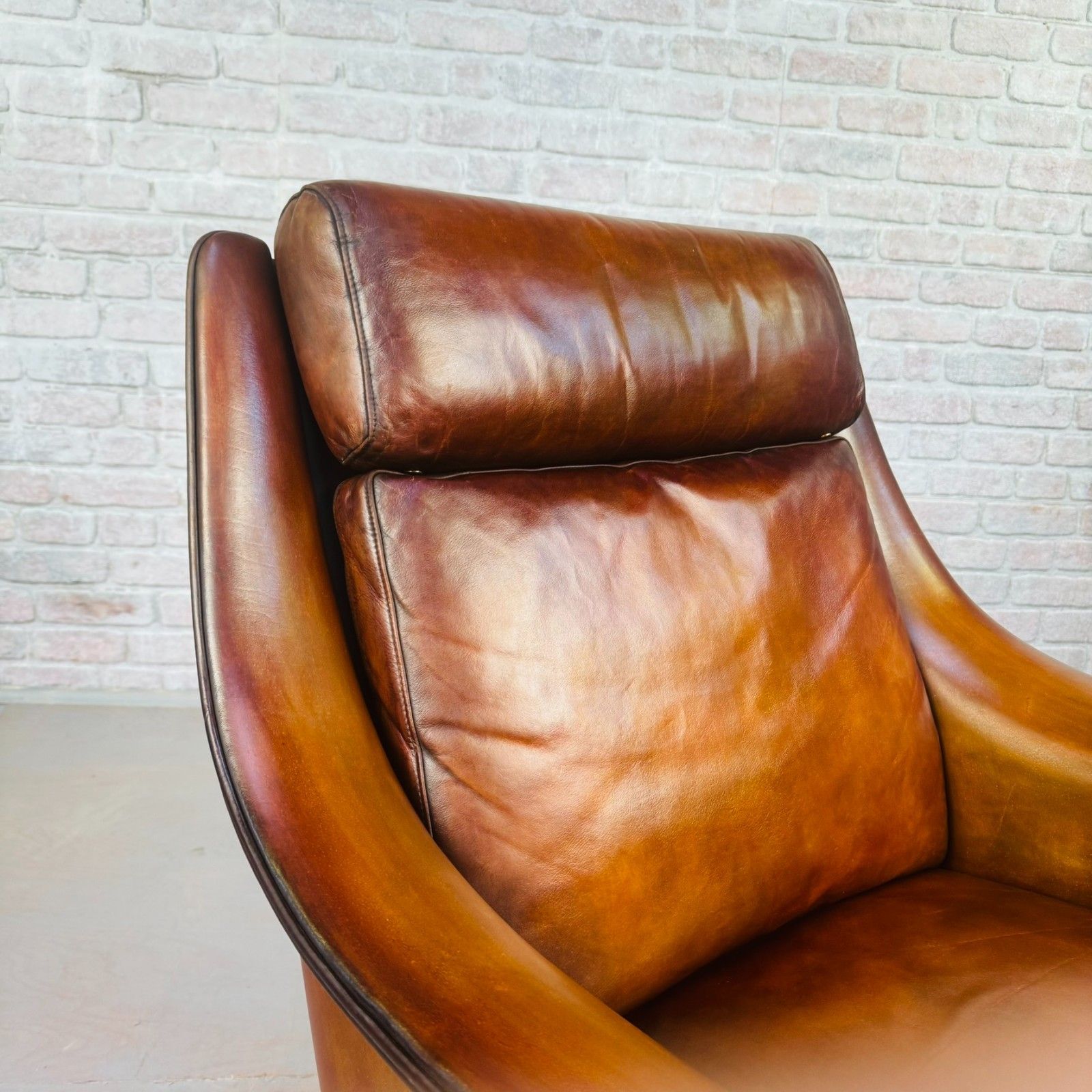 photo vinterior Vintage 1960s Aage Christiansen High Back Tan Leather Armchair