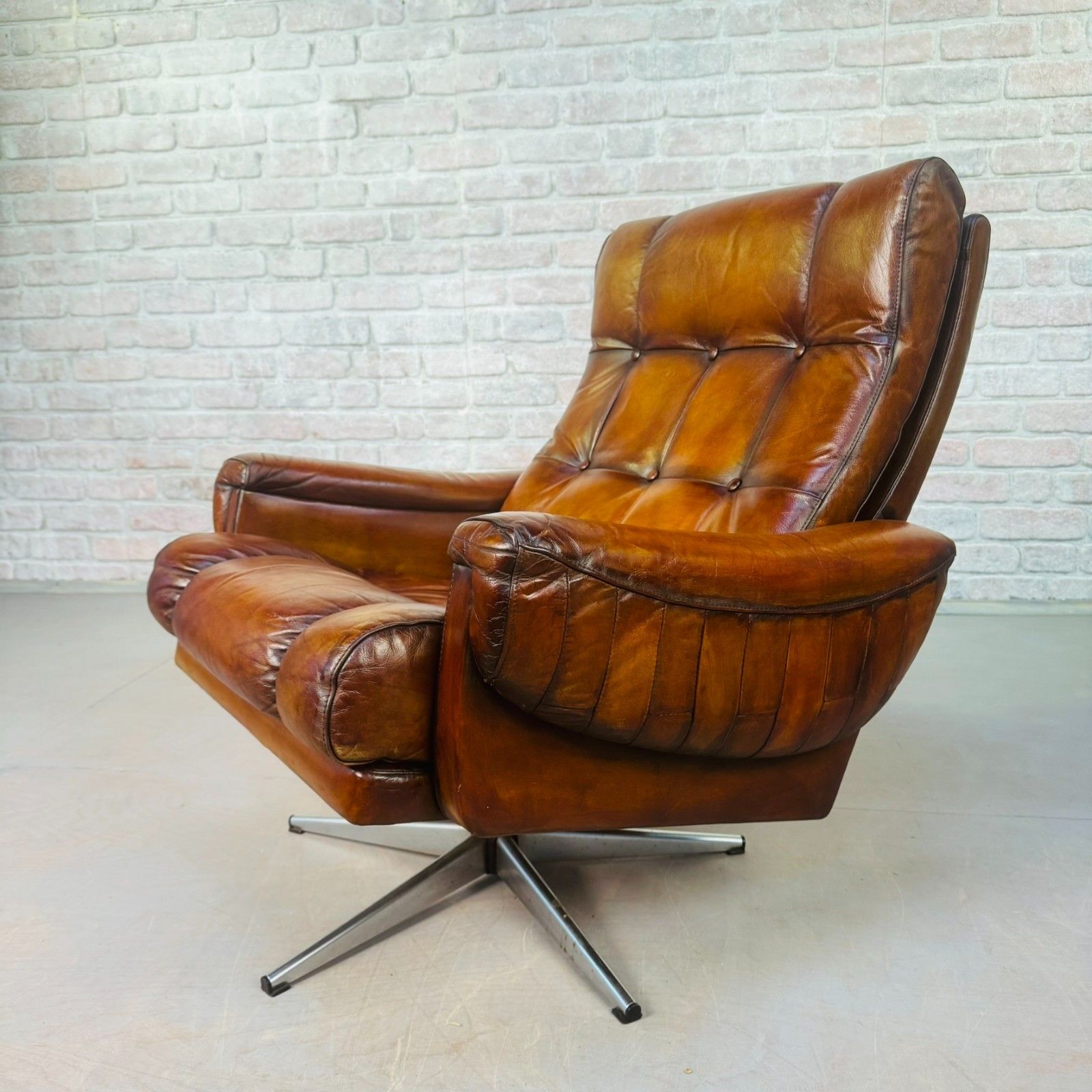 Mid Century Danish Leather Swivel Armchair – Hand Dyed Tan Colour photo 875.0