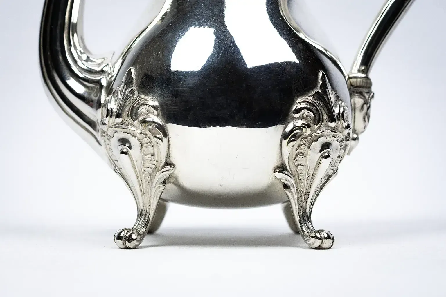 photo furniture Christofle Teapot In Silver Metal, Louis XV Style — Late 19th Century – Early 20th Century.