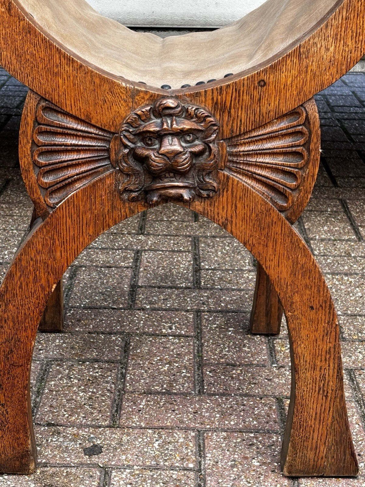 Edwardian Oak Chair, With Finely Carved Lion Heads Decoration photo furniture