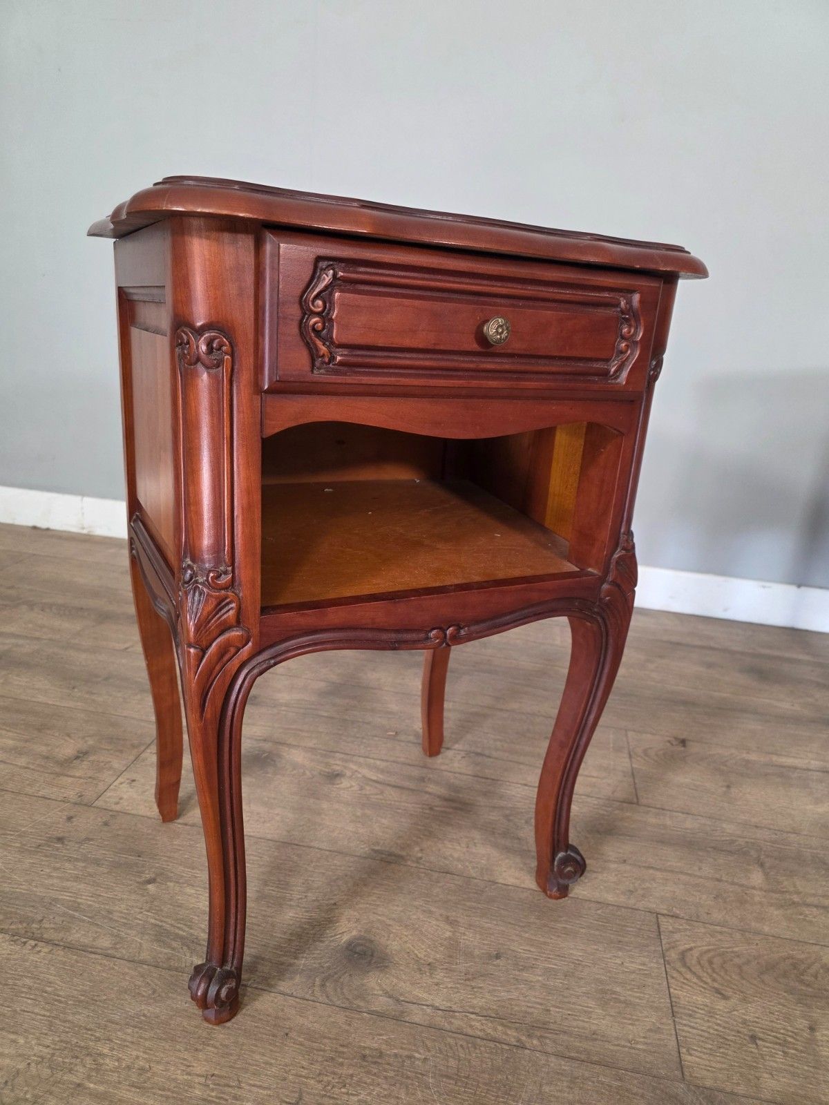 photo vinterior Pair Of Antique French Louis XV Style Bedside Cabinets 1960s