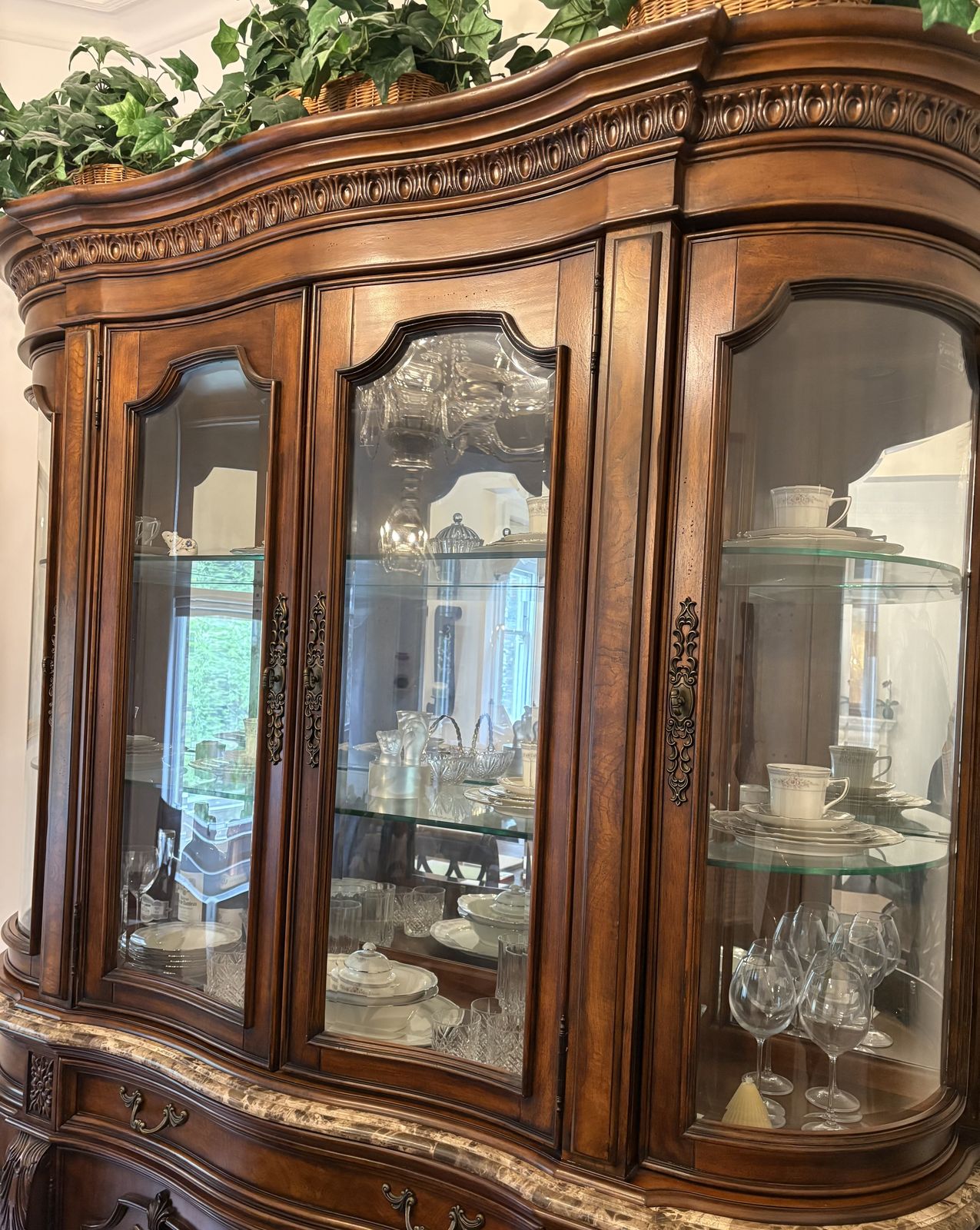 Stanley USA Display Cabinet Top – Curved Glass, Traditional Style photo furniture